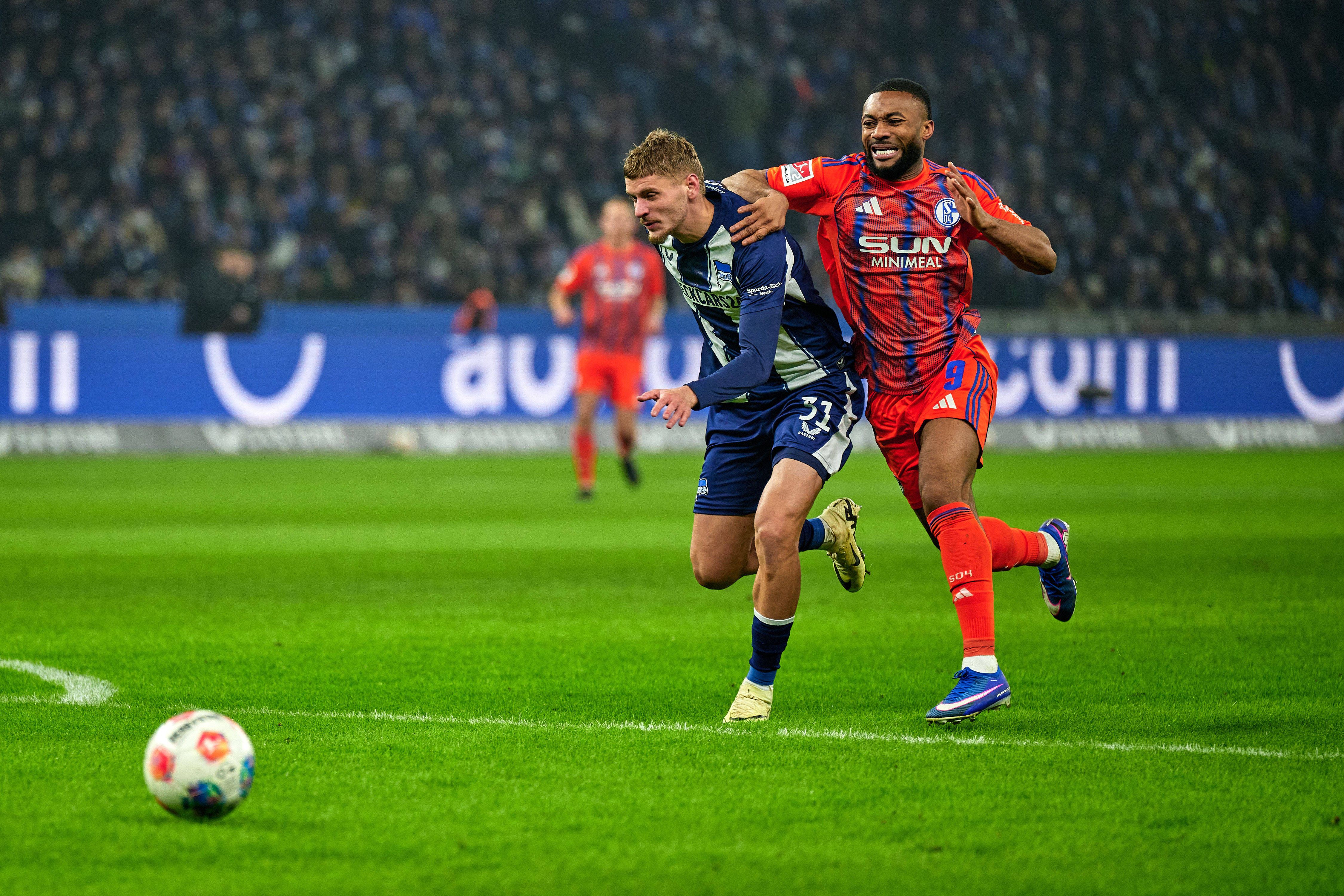 Fan-Boykott gegen „massive Polizeigewalt“ bei Hertha-Unentschieden gegen Schalke