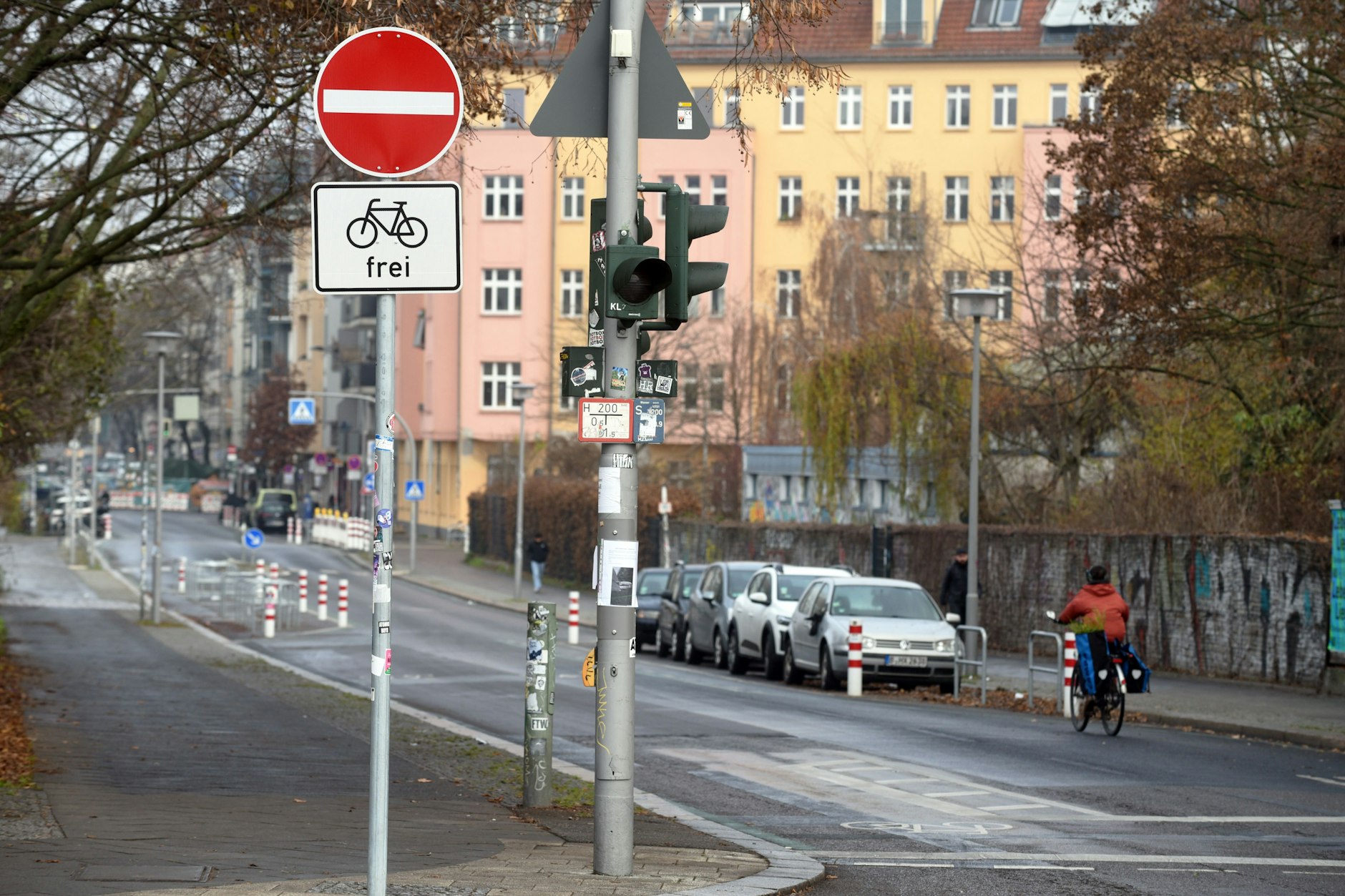 Die Modersohnstraße ist eine Einbahnstraße und eine Fahrradstraße.