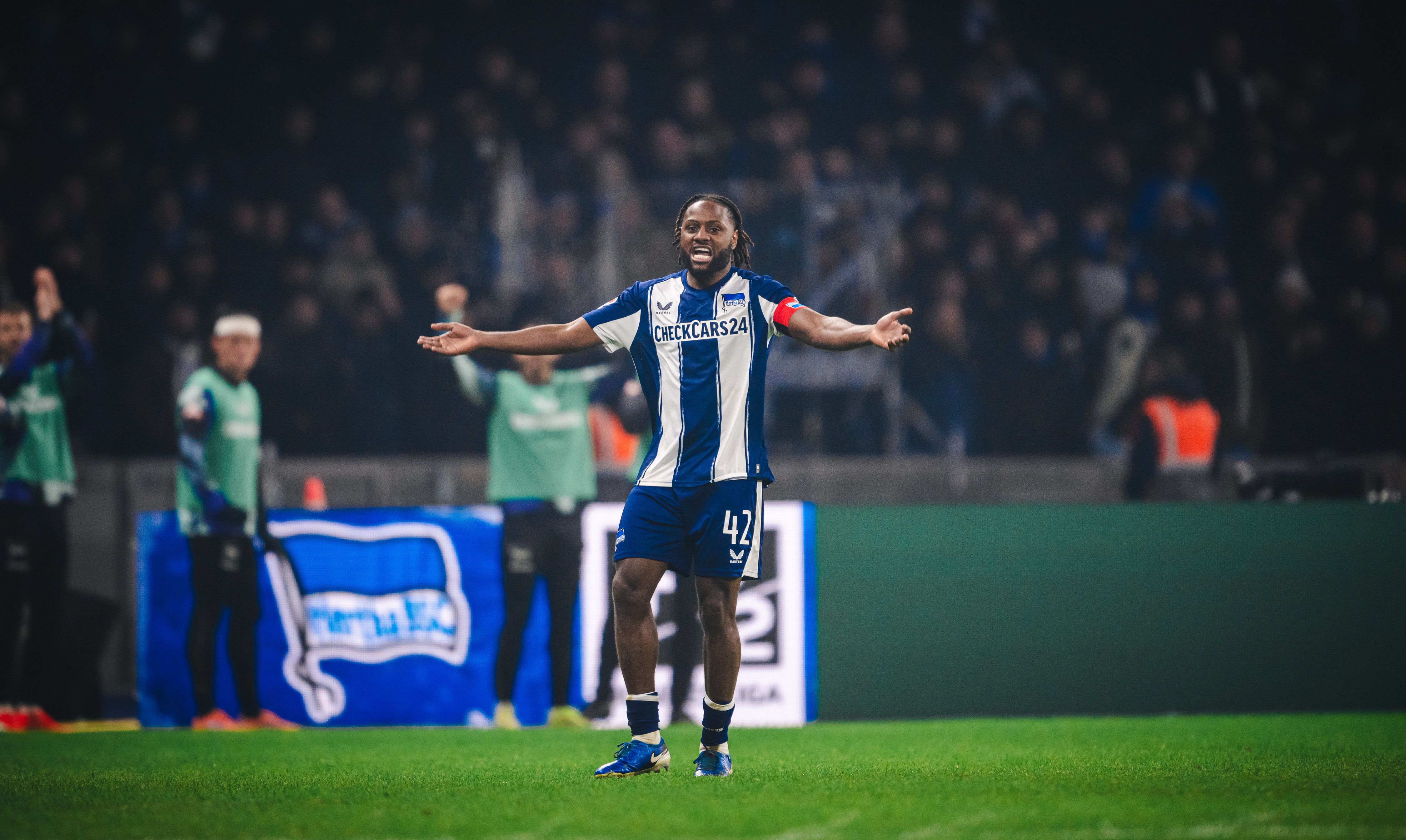 Polizeieinsatz, Fanboykott und Hertha spielt nur 0:0 gegen Schalke