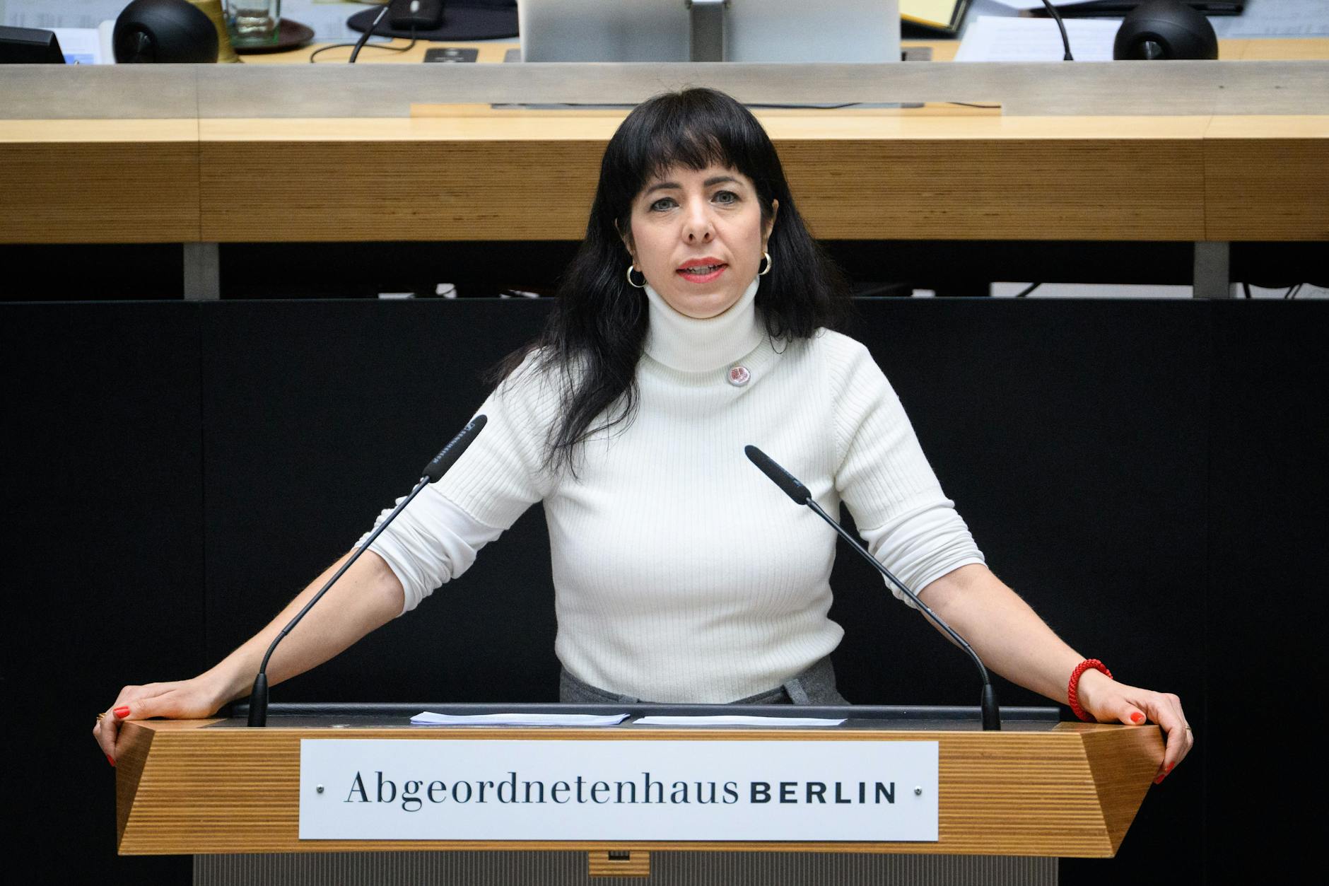 Elif Eralp (Die Linke) könnte nach der Wahl zum Berliner Abgeordnetenhaus im September neue Regierende Bürgermeisterin von Berlin werden.