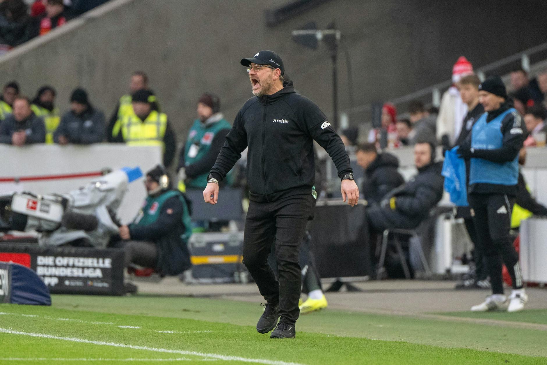 Sieht unzufrieden aus, ist er aber gar nicht. Union-Trainer Steffen Baumgart coacht auch in Stuttgart lautstark.