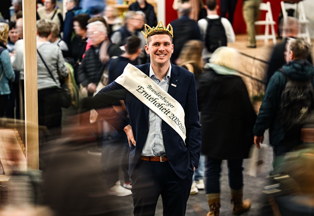 Seine-Freunde-wollen-den-Erntek-nig-bei-Bauer-sucht-Frau-anmelden
