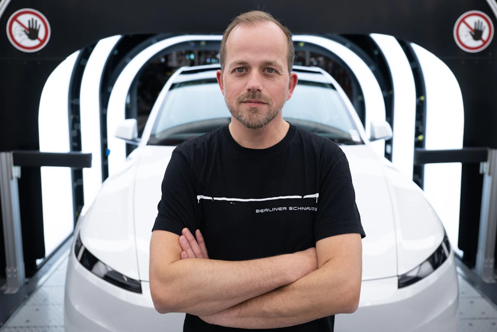 Hausbesuche und Aktien-Poker: Warum Tesla für Tausende trotzdem die letzte Rettung ist