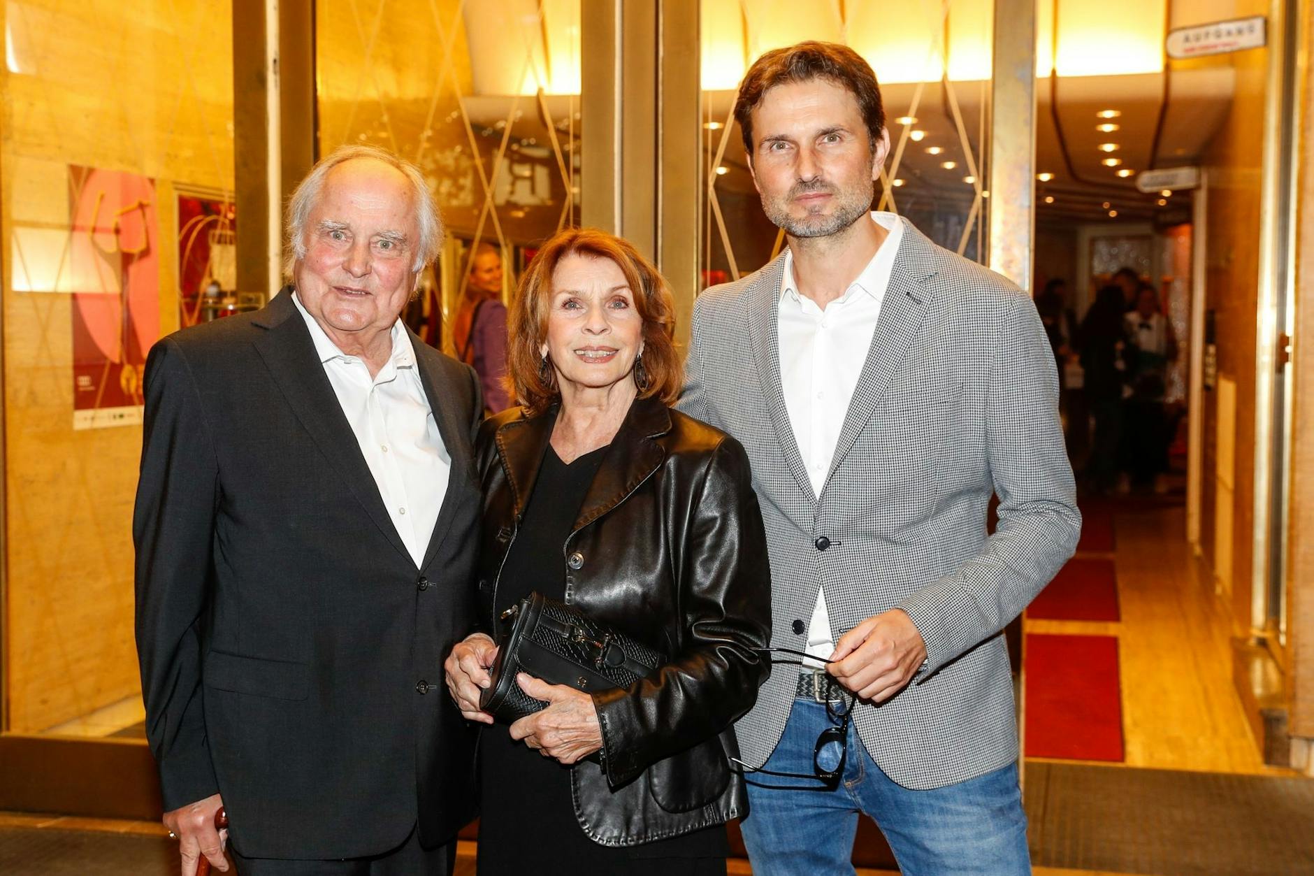 Michael Verhoeven (l.), Senta Berger und Simon Verhoeven bei der Verleihung des Ernst-Lubitsch-Preises.