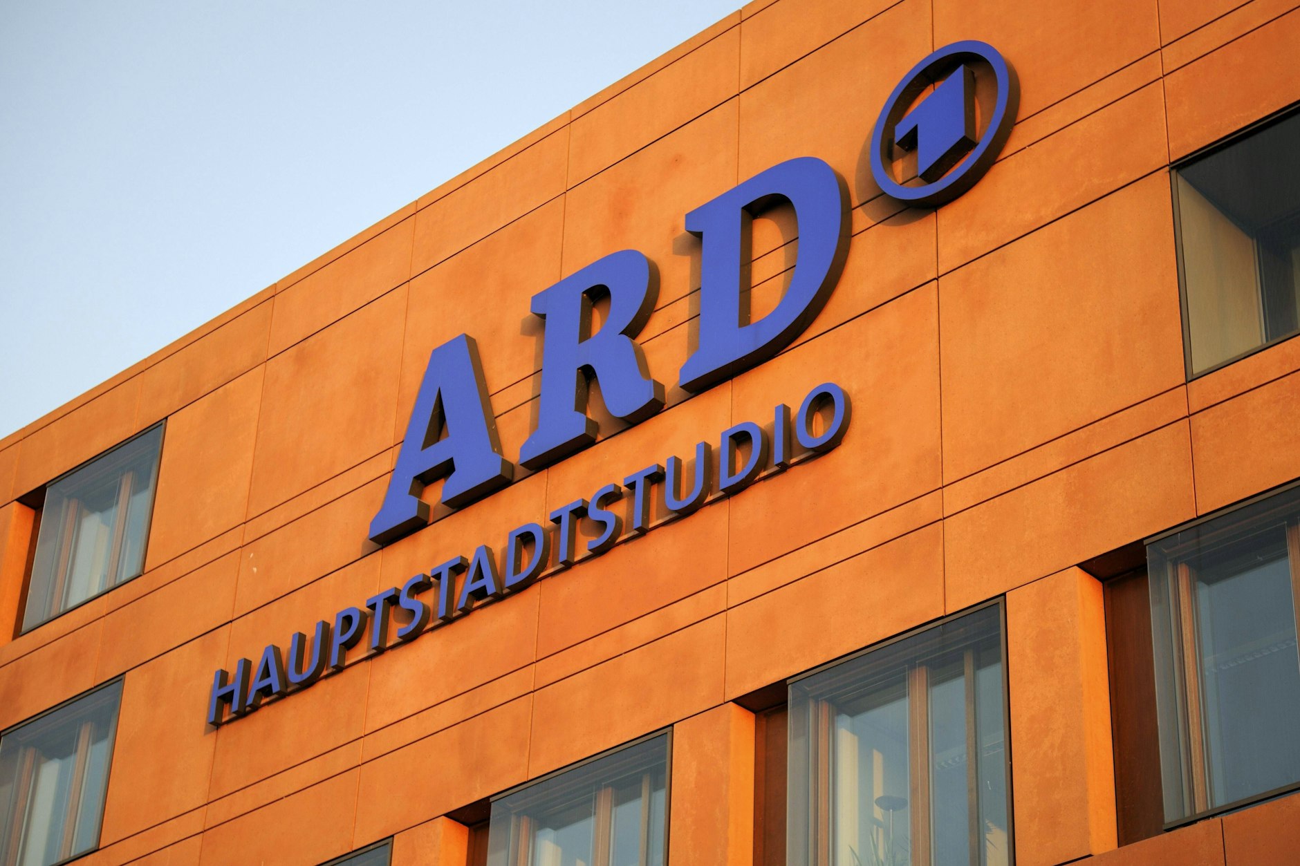 Auch der Öffentlich-Rechtliche Rundfunk spiel eine Rolle in den Plänen von Daniel Günther.