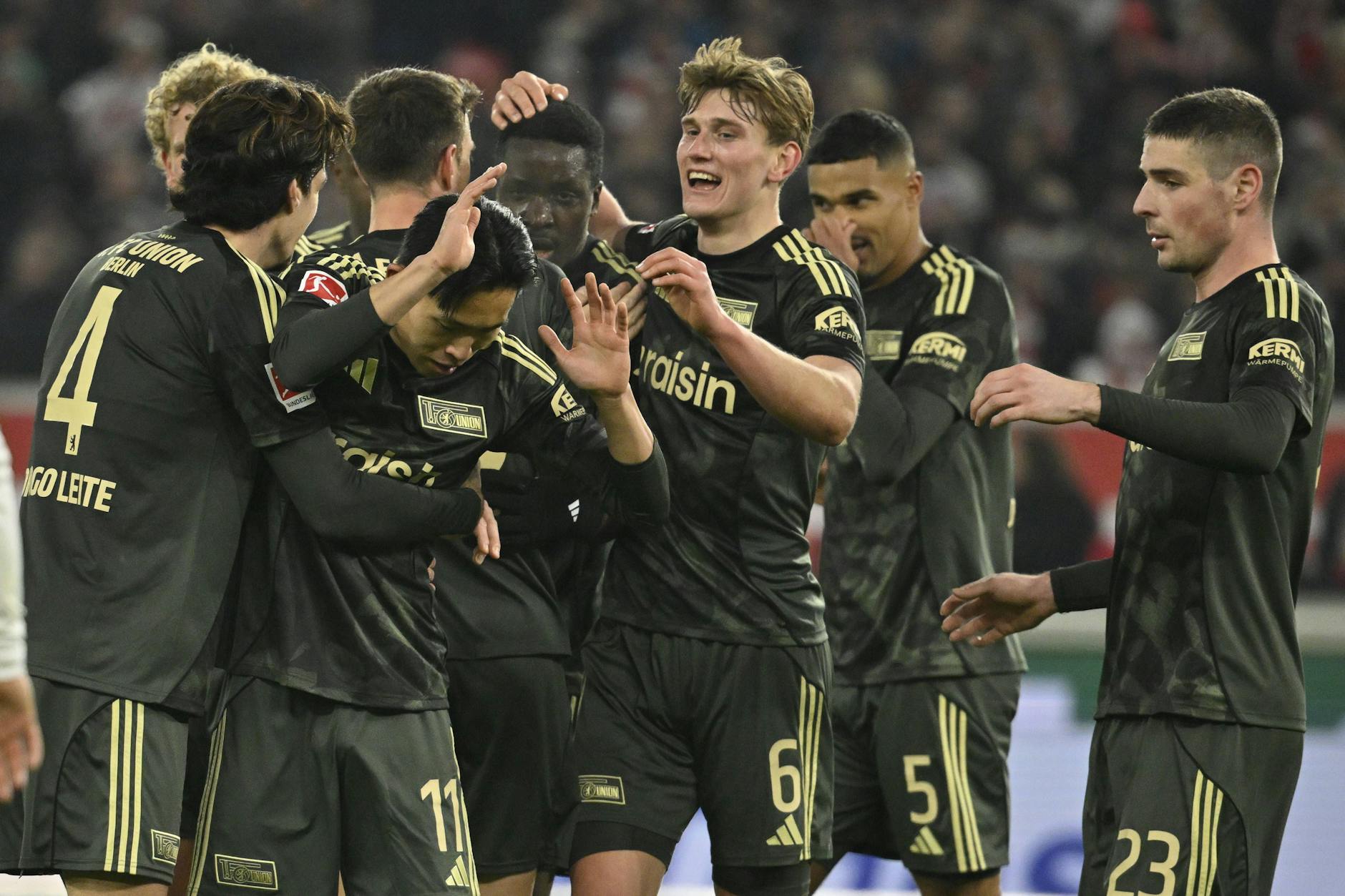 Woo-yeong Jeong trifft für den 1. FC Union Berlin beim VfB Stuttgart in der Schlussphase.