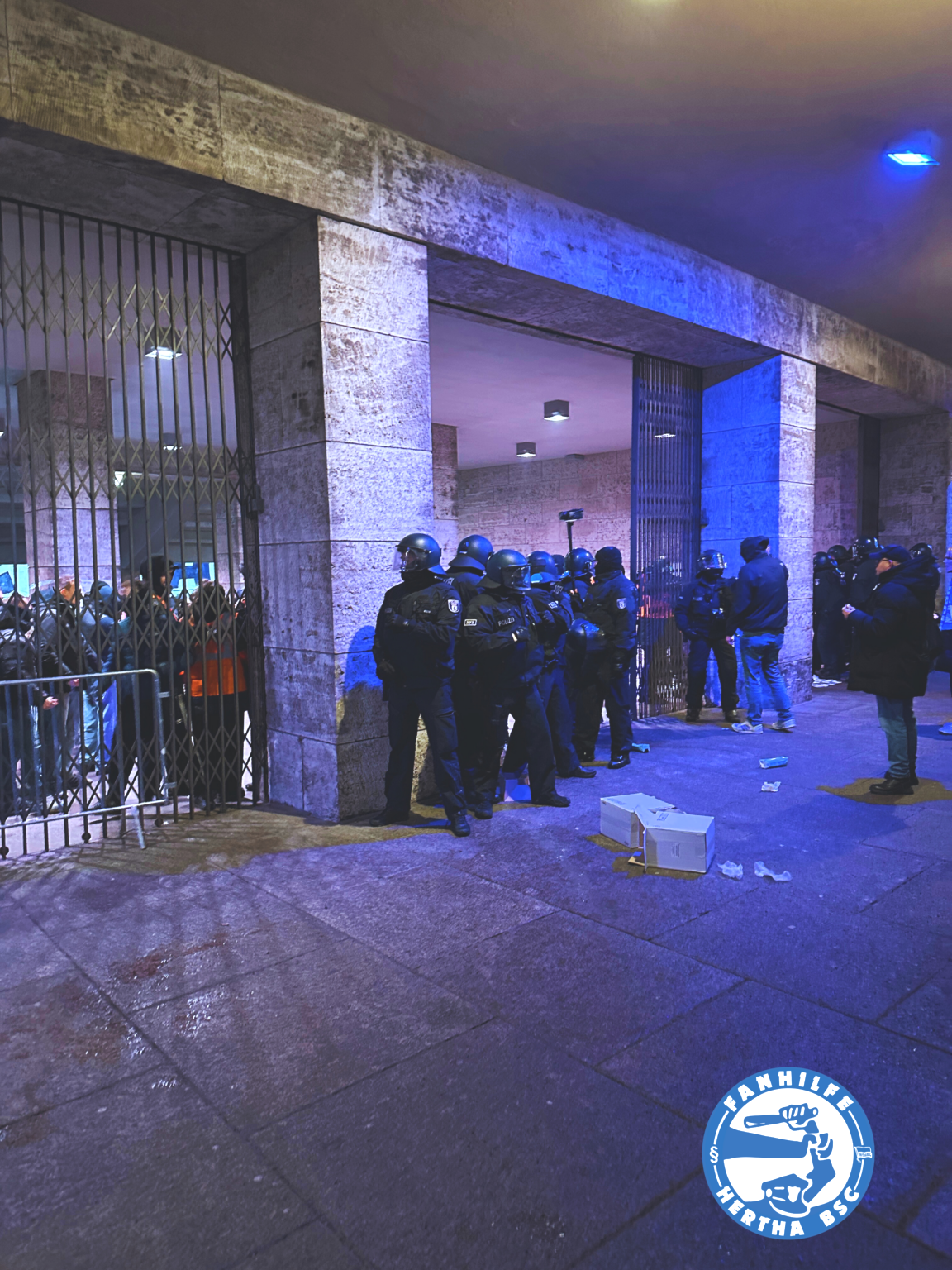 Pfefferspray, 52 Verletzte! Fans geben Innensenatorin Spranger die Schuld