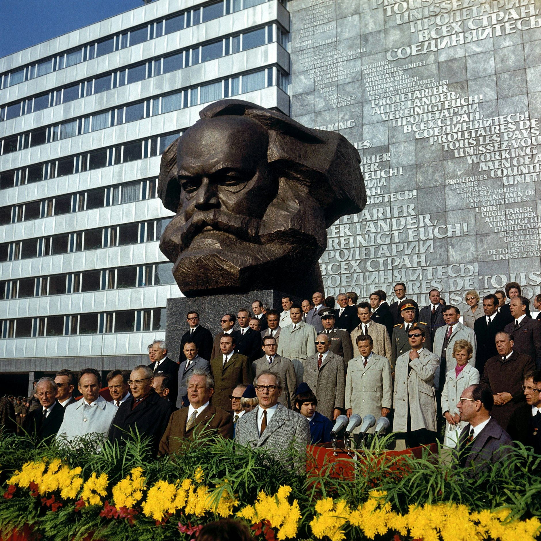 Zur Einweihung des Denkmals für Karl Marx, im Volksmund Nischel genannt, kam unter anderem Erich Honecker (vorn).