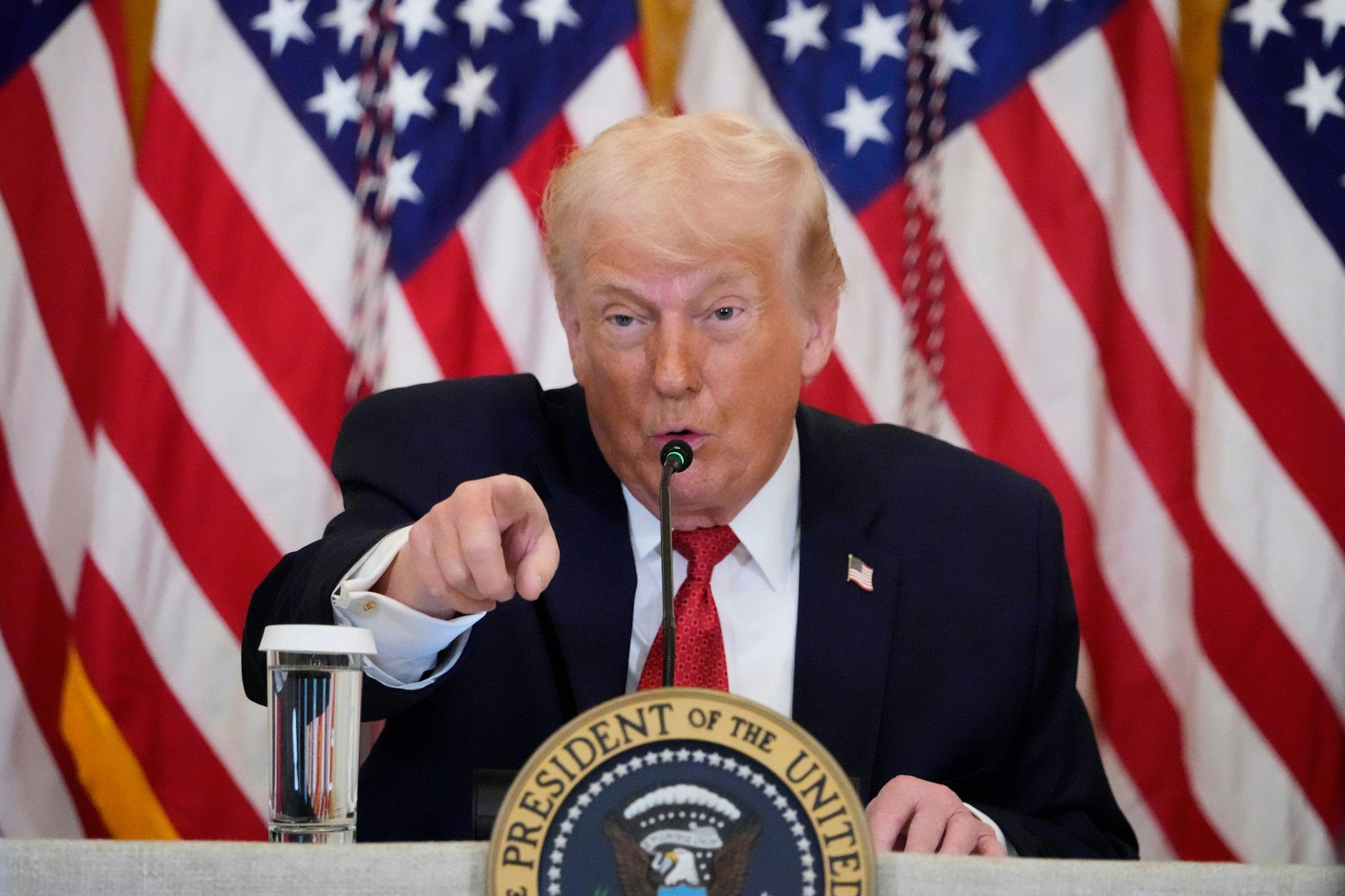 US-Präsident Donald Trump im Weißen Haus. Kritiker seiner Grönland-Ambitionen müssen künftig bei Geschäften mit den USA draufzahlen.