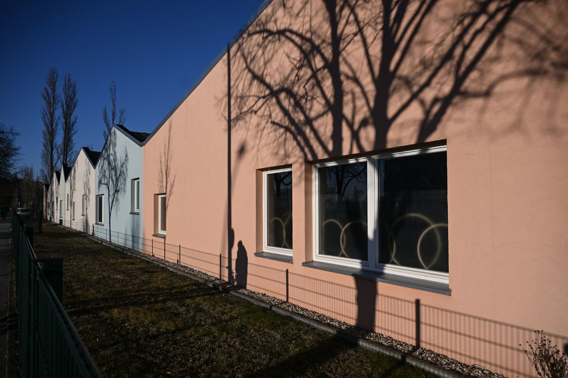 In der Kita "Adlerküken" hatte der Junge viel Spaß. Am Montag war nun ein Großaufgebot an Rettungskräften vor Ort.
