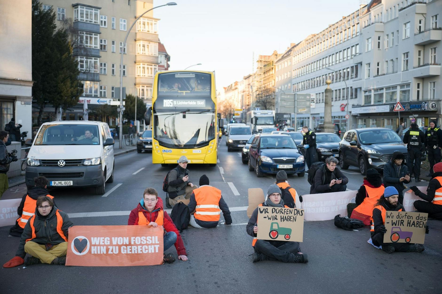 Die Letzte Generation hat 2023 für etliche Straßenblockaden in Berlin gesorgt.