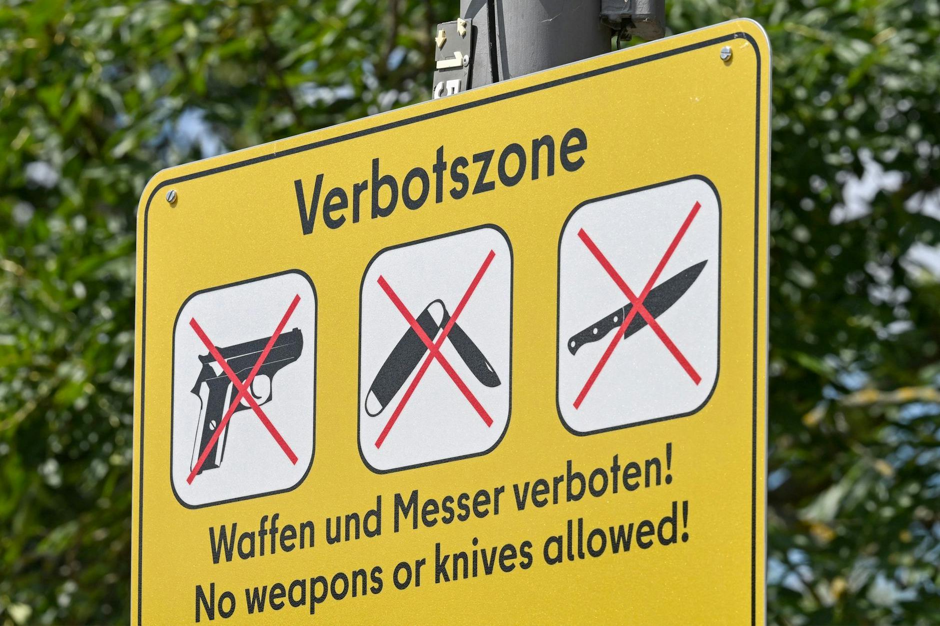 Niedersachsen plant ein landesweiten Verbot von Waffen im Nahverkehr.