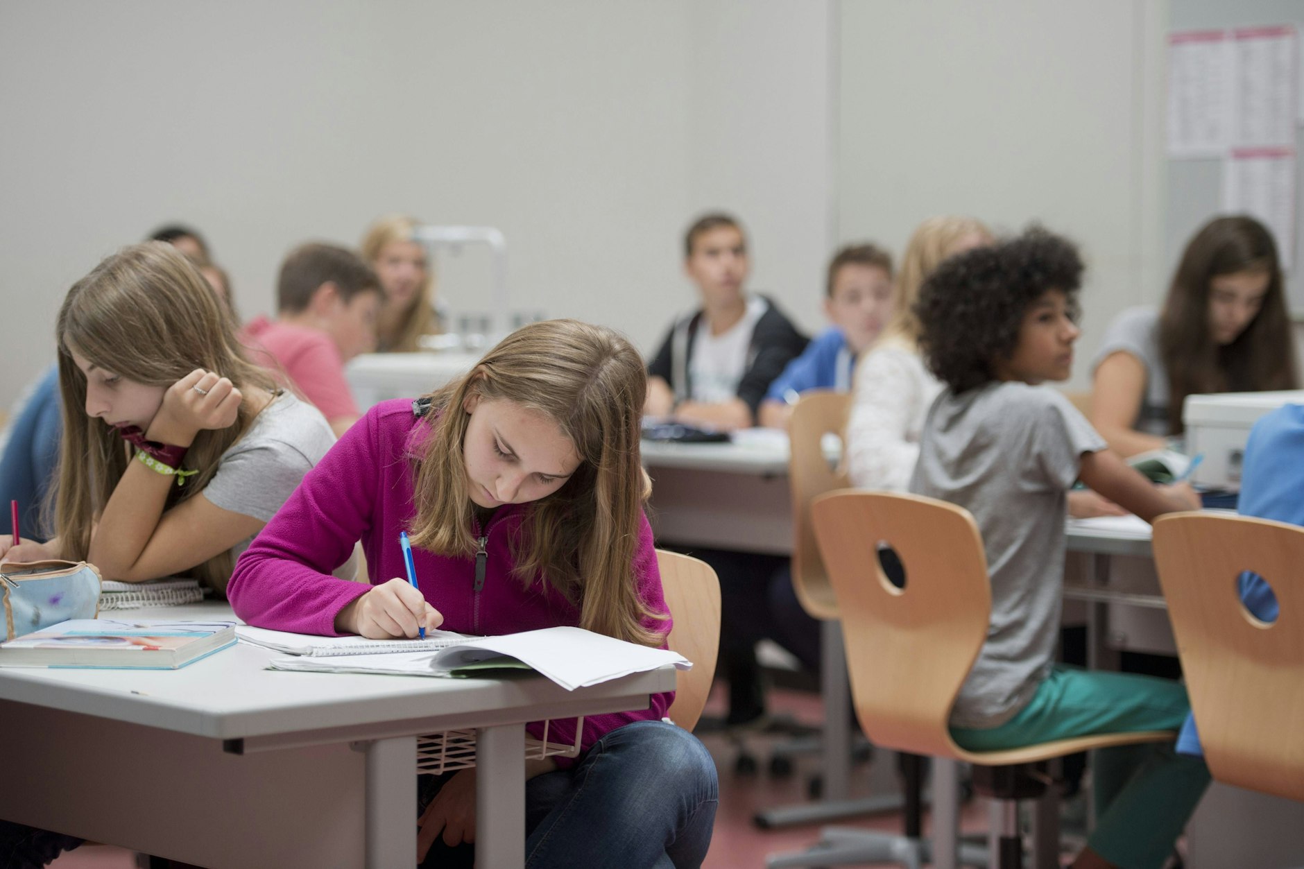 Unterricht in einer 9. Klasse: Selbst einfache Begriffe bereiten vielen Schülerinnen und Schülern heute Verständnisprobleme.