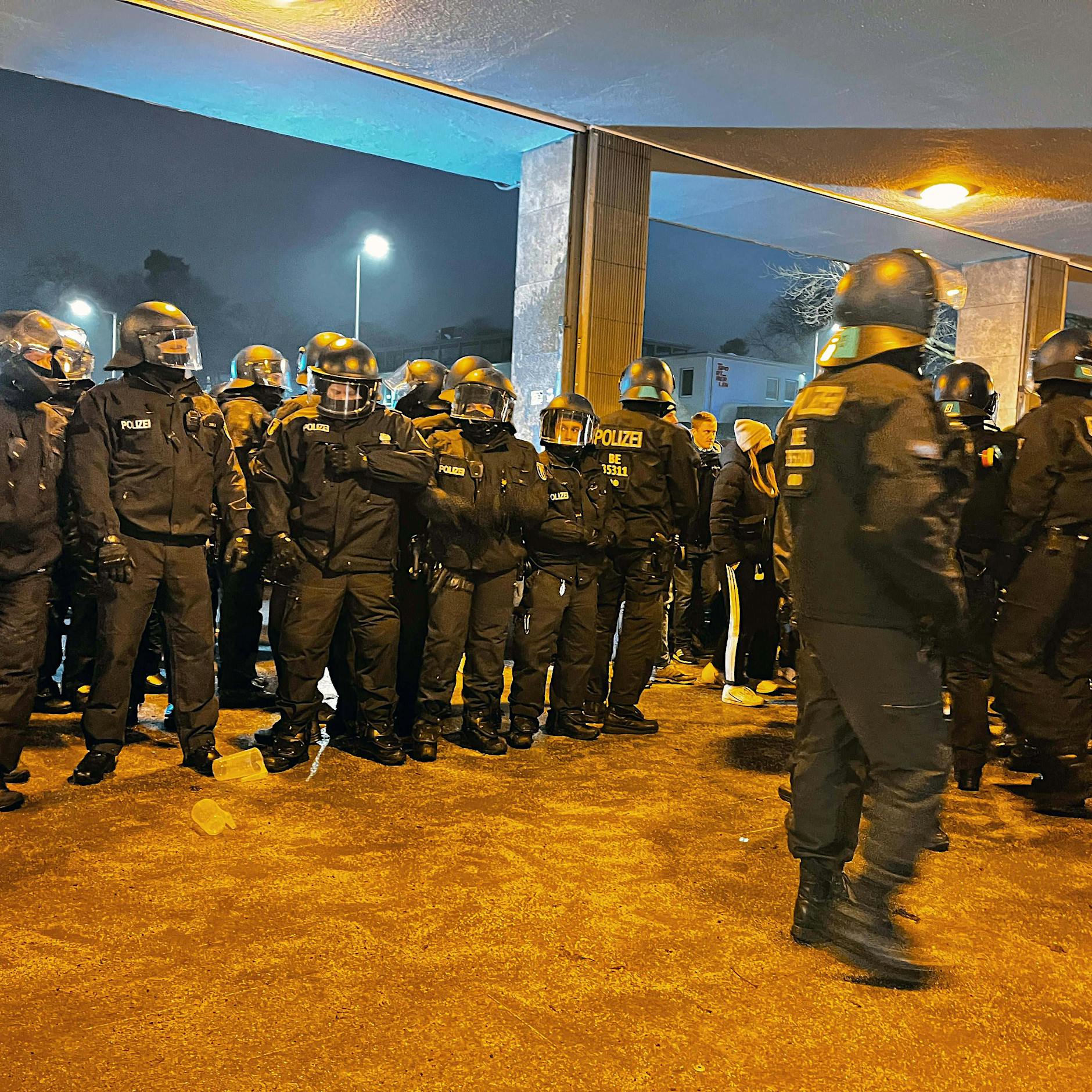 Gewalt bei Hertha BSC: Polizei, Fans, Politik – wer sagt hier die Wahrheit?