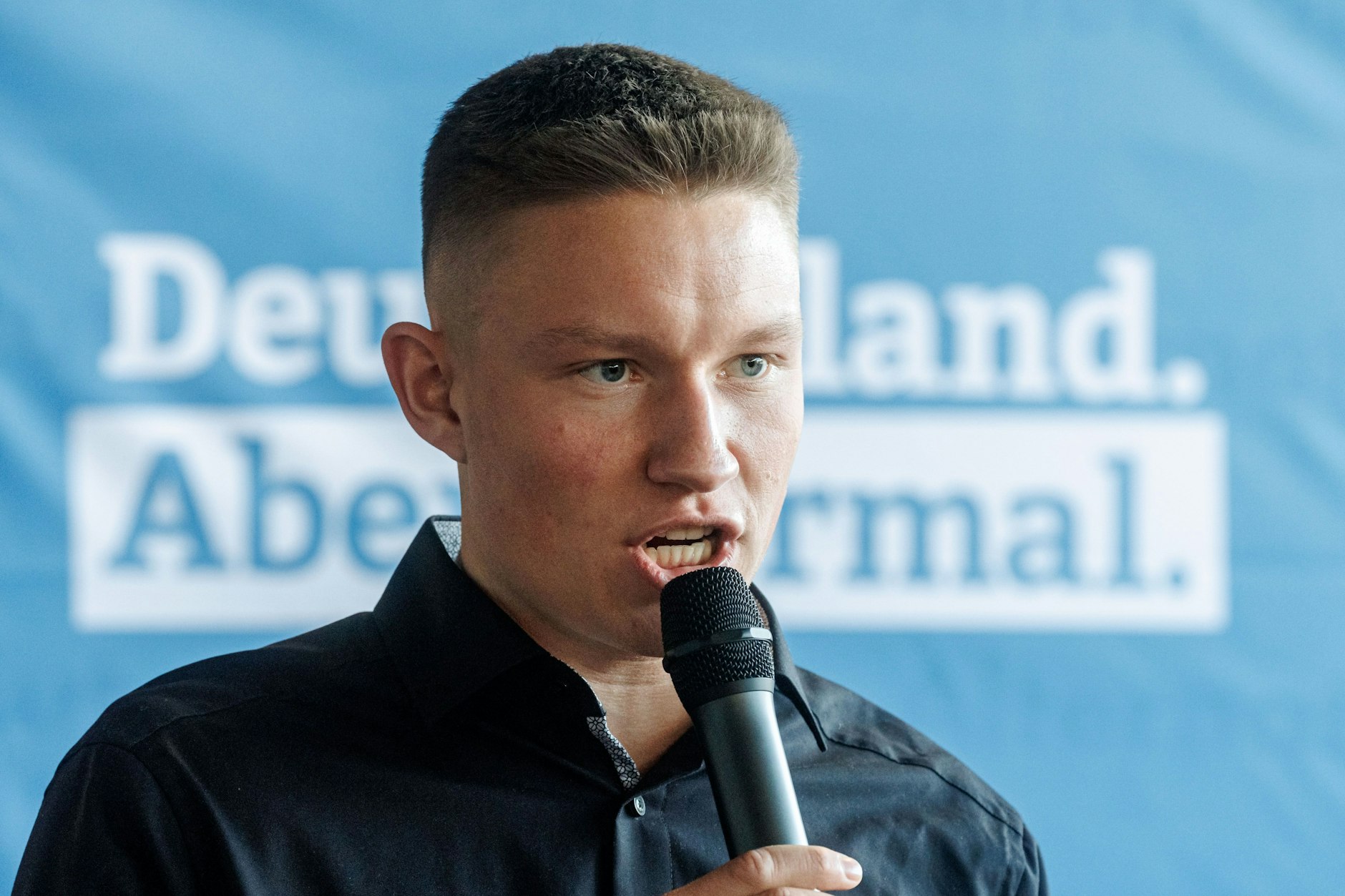 Der Nachwuchspolitiker Jasper Griebel bewirbt sich auf der schleswig-holsteinischen Gründungsveranstaltung der neuen AfD-Jugendorganisation für die Position des Landesvorsitzenden.