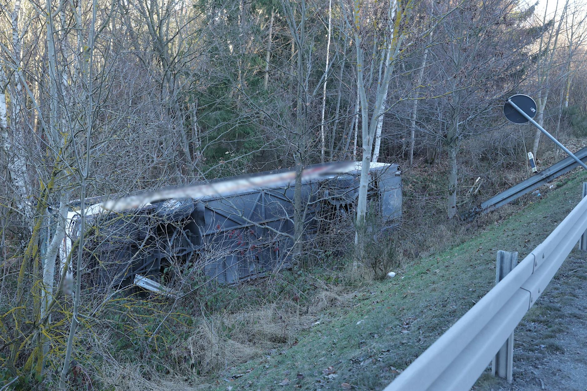 Bus mit Schülern aus Berlin verunglückt