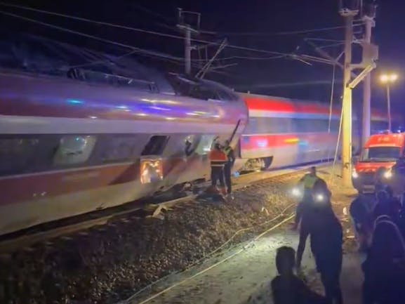 In Andalusien entgleiste am Abend ein Zug und stieß mit einem anderen zusammen. Mindestens 39 Menschen starben.