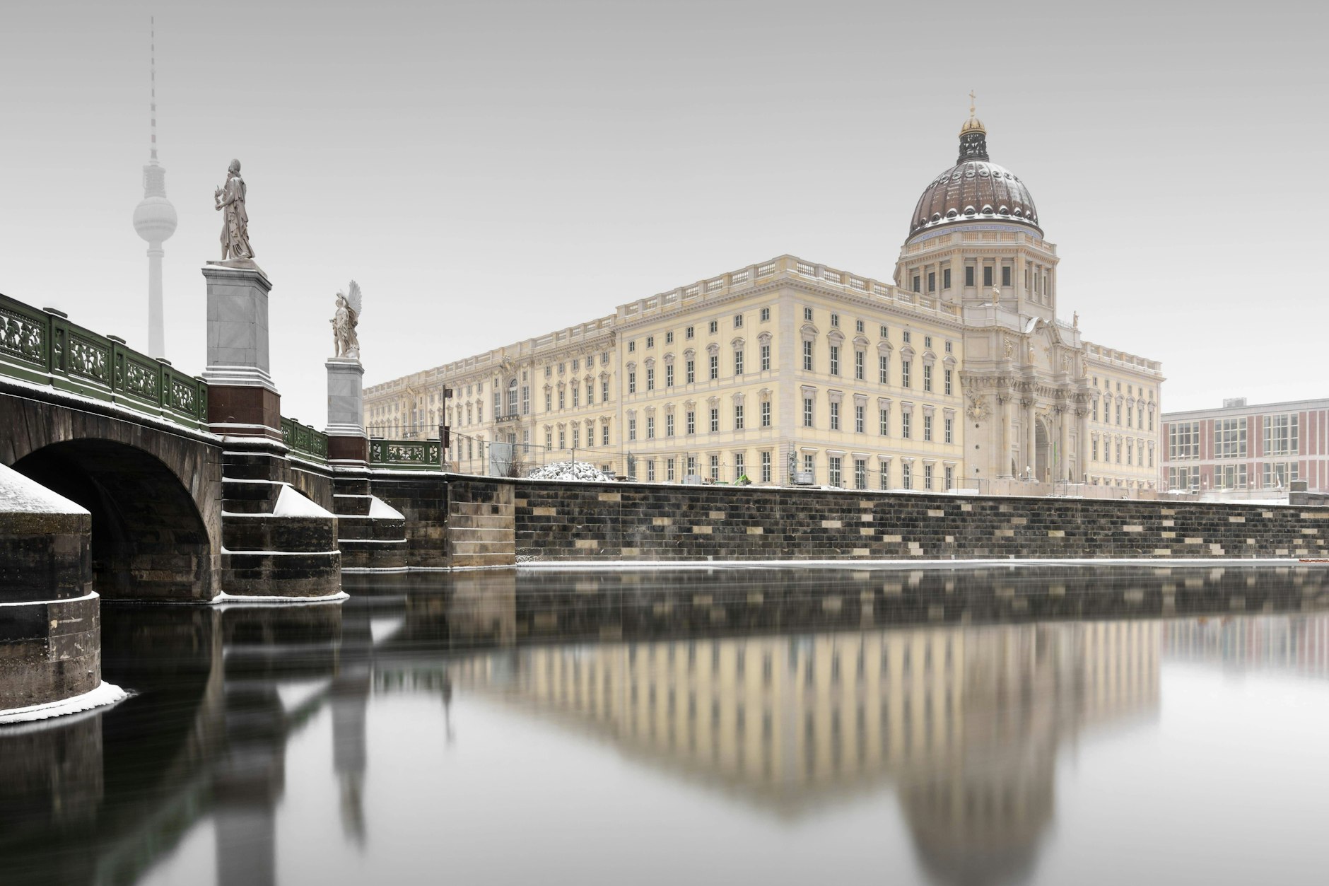 Das Stadtschloss bzw. Humboldt-Forum von außen ...