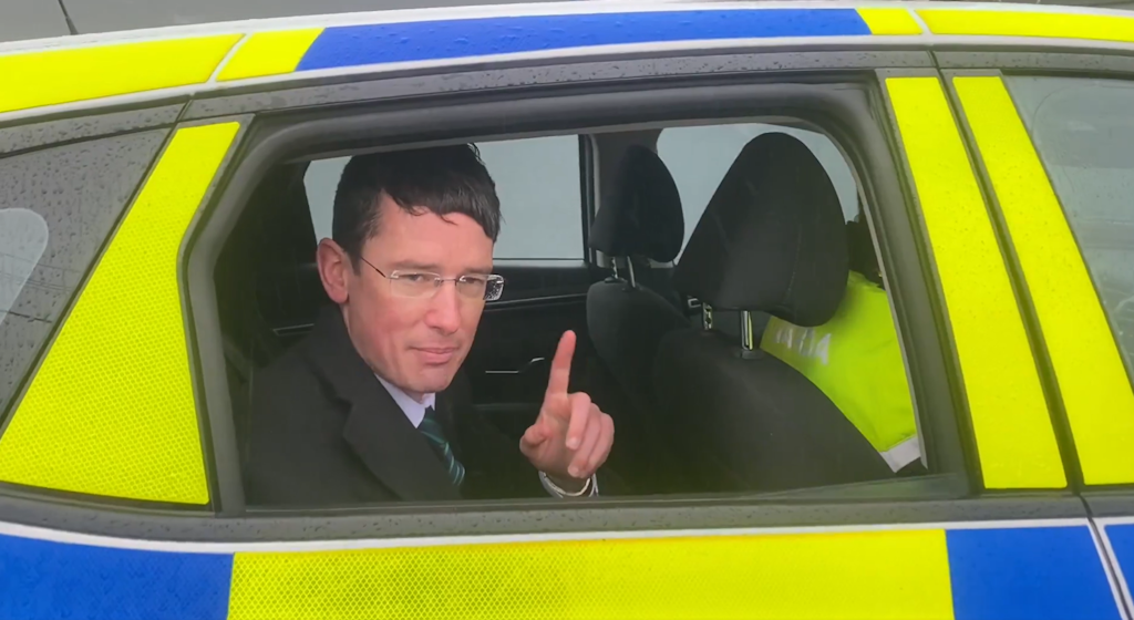 Lehrer-nach-Transgender-Streit-wieder-hinter-Gittern