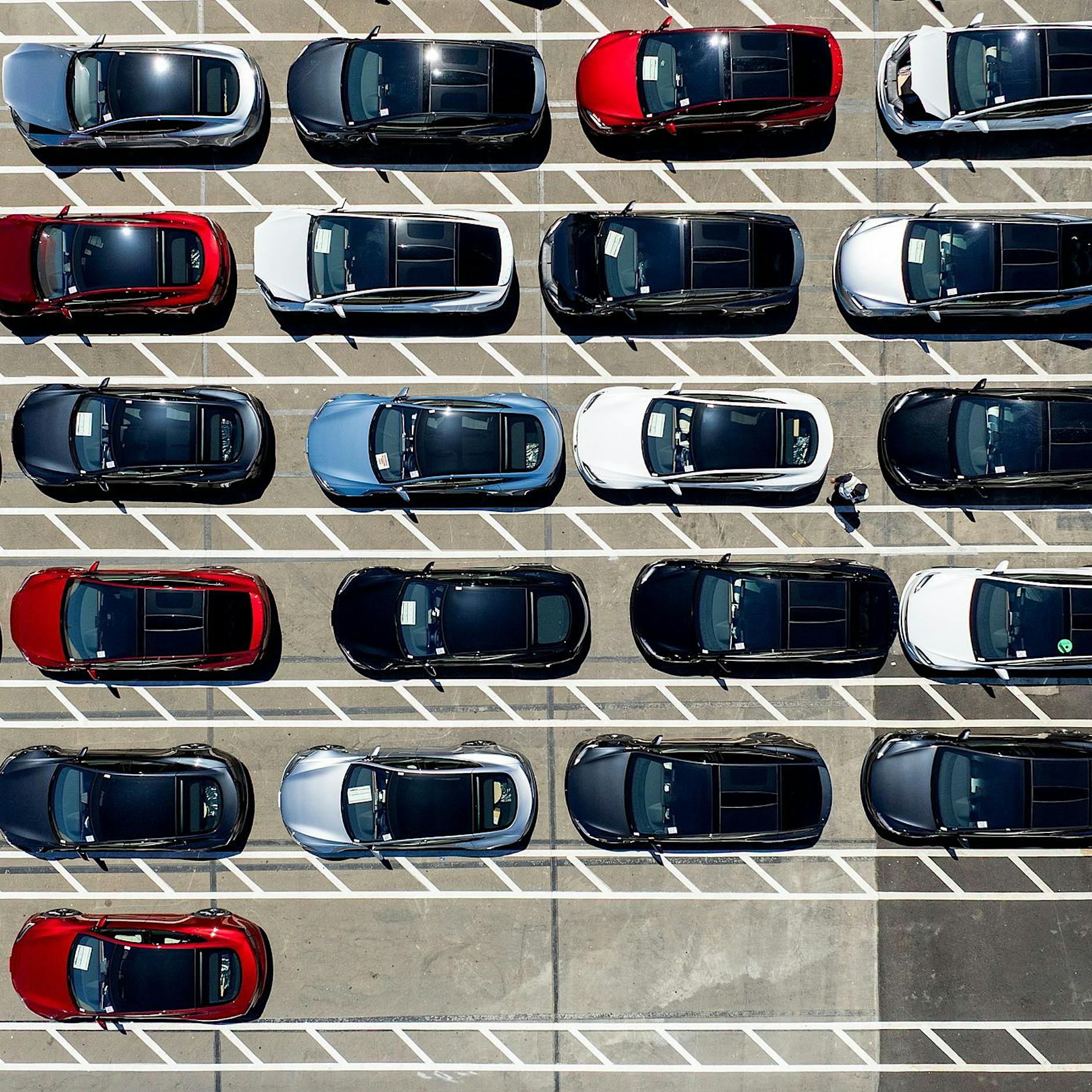 Deutsche interessiert an E-Autos – Tesla-Kauf kommt für Mehrheit aber nicht infrage