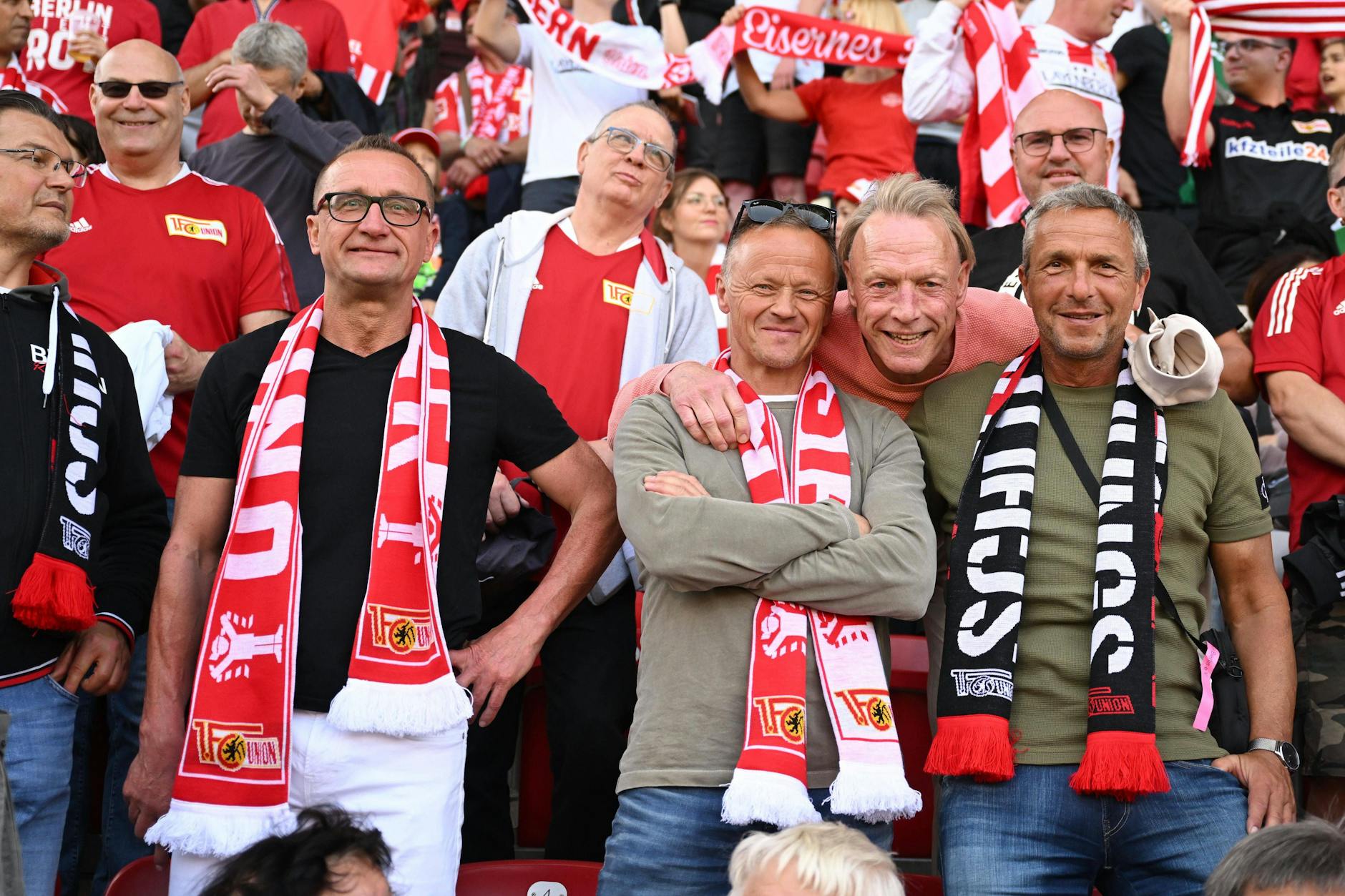 Fußballgötter, auch nach 25 Jahren: Frank Placzek, Andre Sirocks, Ulf-Volker Probst, Olaf Seier, Steffen Enge (v.l.) sicherten Union 1988 am letzten Spieltag der DDR-Oberliga durch ein 3:2 beim FC Karl-Marx-Stadt den Klassenerhalt.