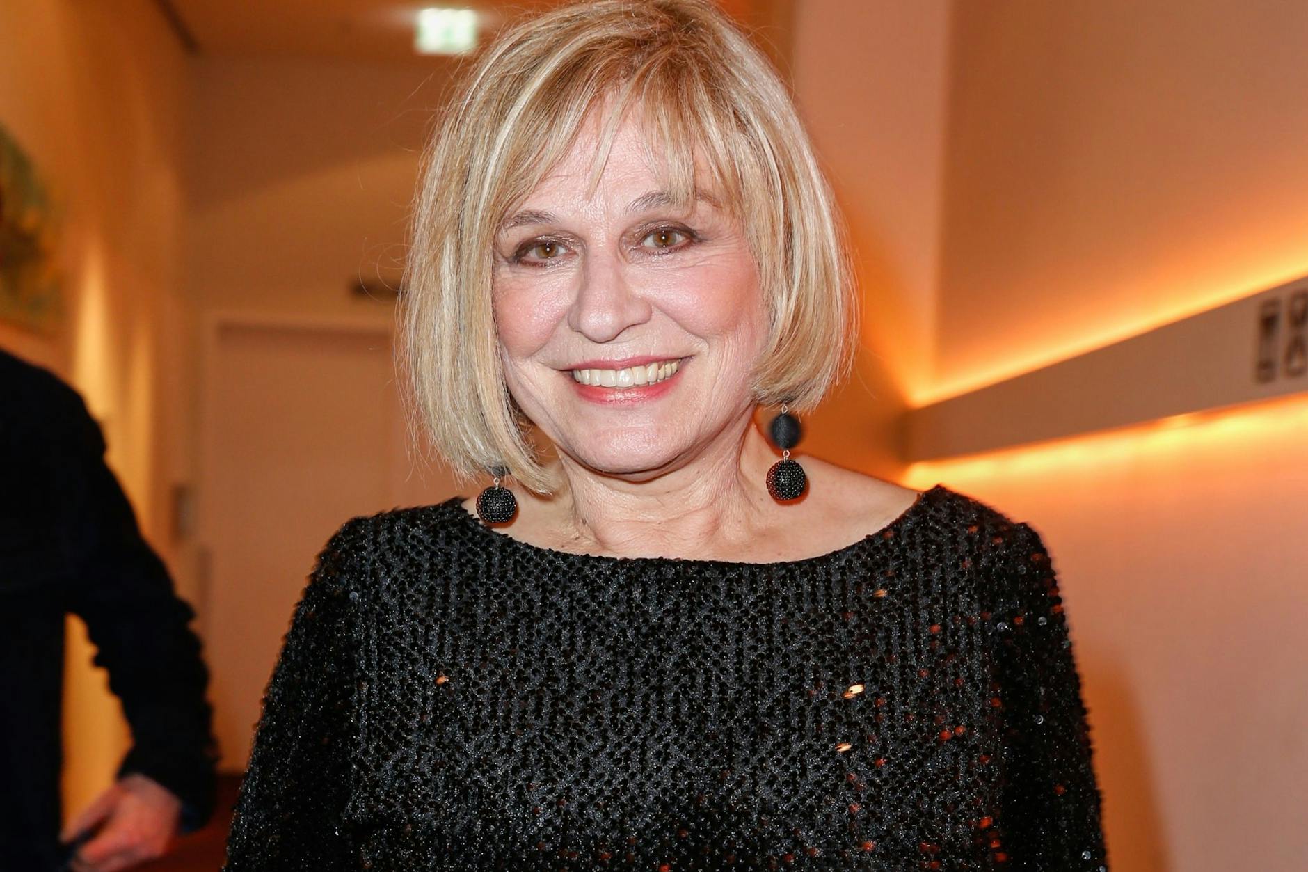 Mary Roos kehrt für eine TV-Show am Freitag noch einmal aus der Rente zurück. Schon 2019 hatte sich die Sängerin vom Schlager verabschiedet.