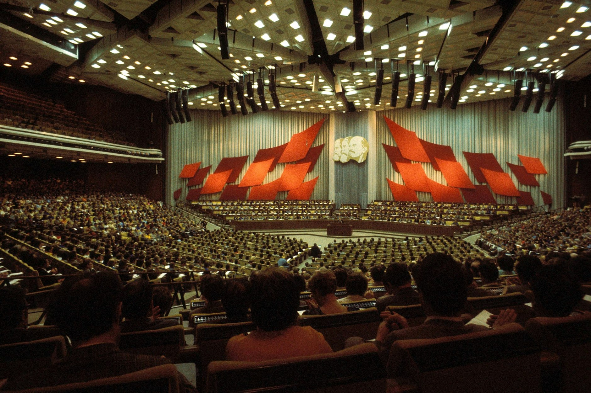 Plenum des IX. Parteitags der SED im Palast der Republik im Mai 1976