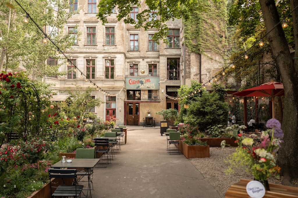 Weiträumige Sperrung: Wird in Berlin-Mitte der nächste Serien-Hit gedreht?