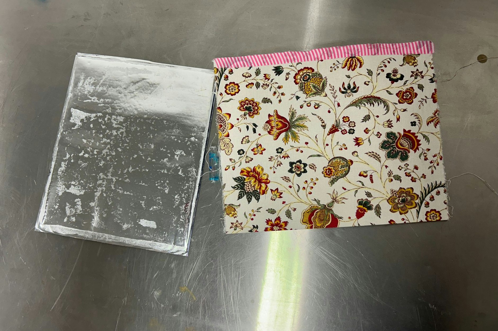 Jetzt kommt das Koks sogar per Post: Zollbeamte zogen in Potsdam diese mit Kokain beklebte Postkarte aus dem Verkehr.