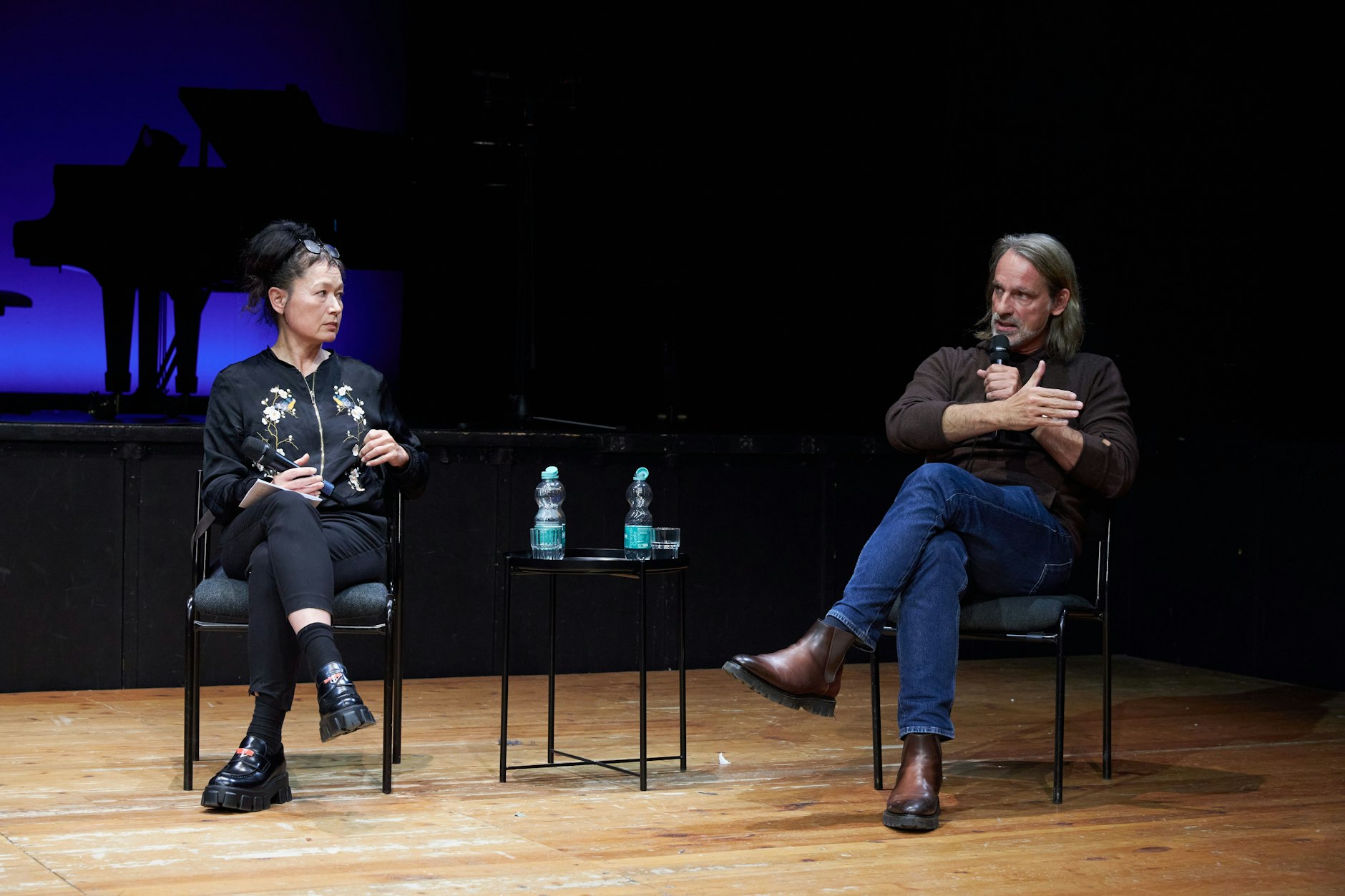 Die Künstlerin Hito Steyerl und Richard David Precht diskutieren über Kunstfreiheit.