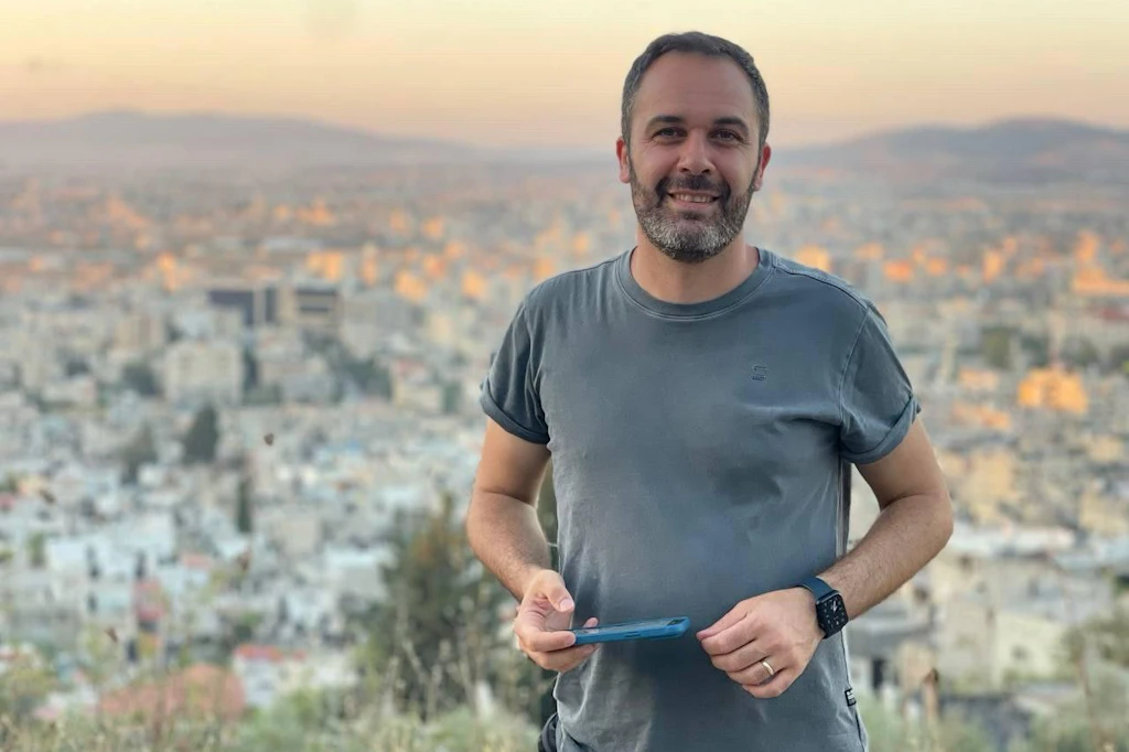 Hüseyin Dogru: Der Berliner Journalist unterliegt seit den EU-Sanktionen faktisch einem Berufsverbot.
