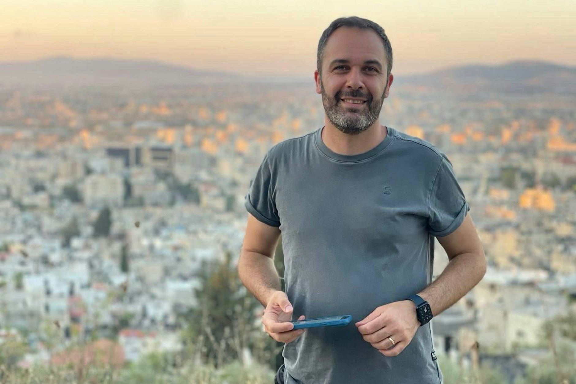 Hüseyin Doğru steht seit Mai 2025 auf der EU-Sanktionsliste, da er angeblich Russland-Propaganda betreibt.