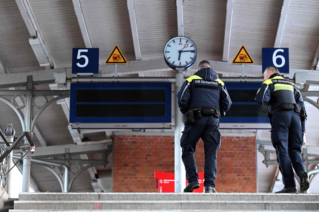 Sauberer, sicherer, schneller: Bahn will Vertrauen zurückgewinnen