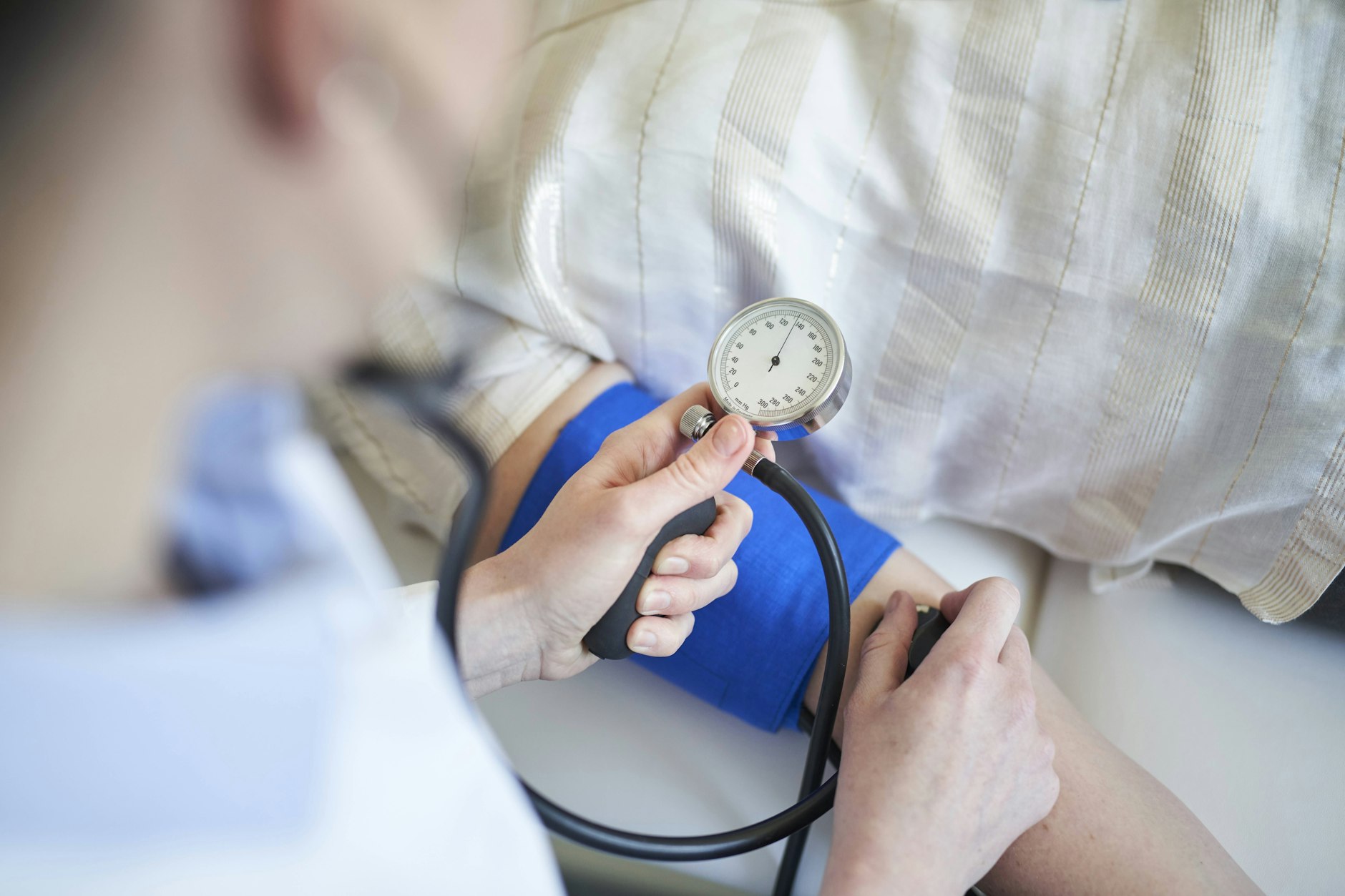 Volle Praxen, defekte Digitalisierung, überfüllte Wartezimmer und politische Vorgaben: Eine Berliner Ärztin packt aus.