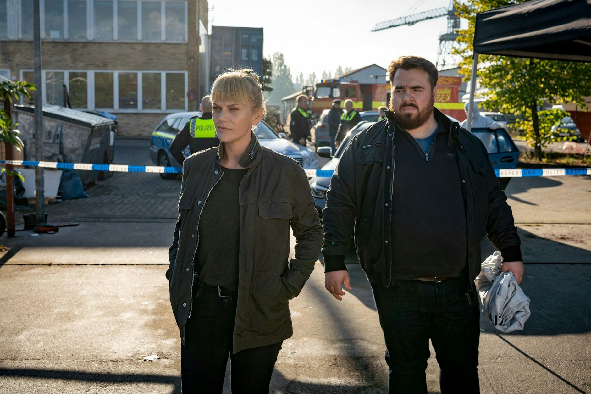 Anna Loos (l.) als Helen Dorn mit Schauspielkollege Tristan Seith 