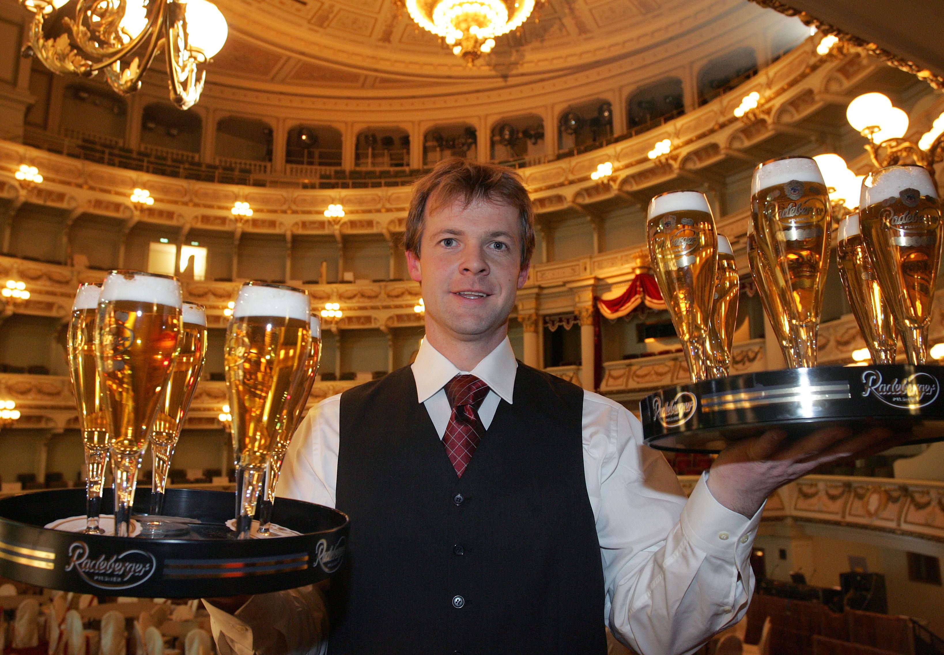 Semperoper: Warum sind hier Menschen mit ausgelatschten Schuhen?