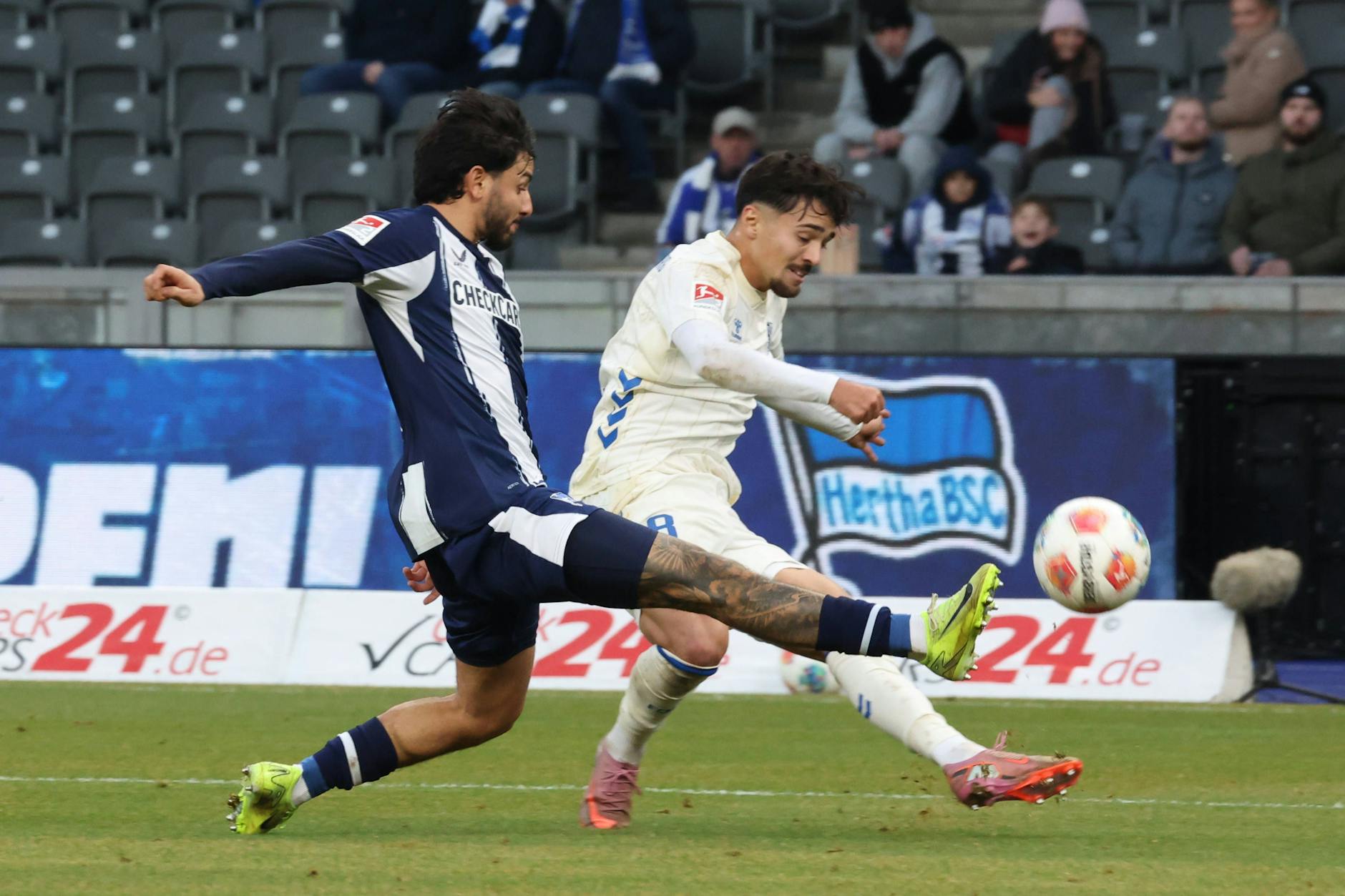 Kevin Sessa kämpft seit anderthalb Jahren um einen Stammplatz bei Hertha BSC. Sonnabend steht er beim Auswärtsspiel in Karlsruhe in der Startelf.