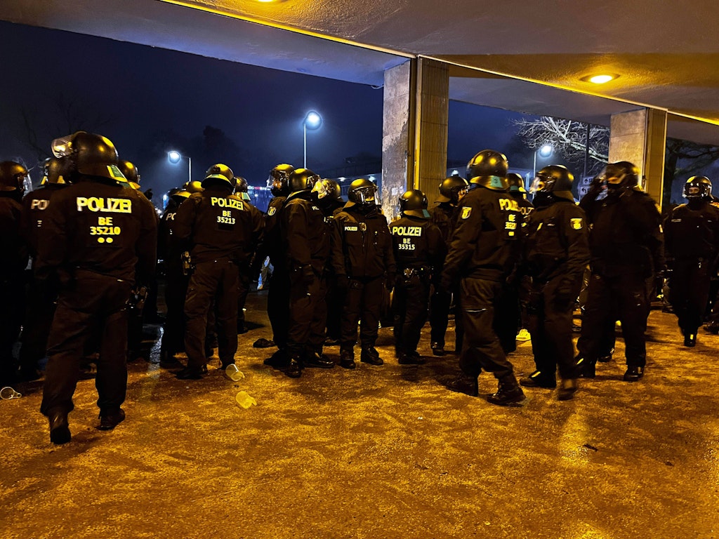 Dernek, siyaset ve polis ile ilk sonuç