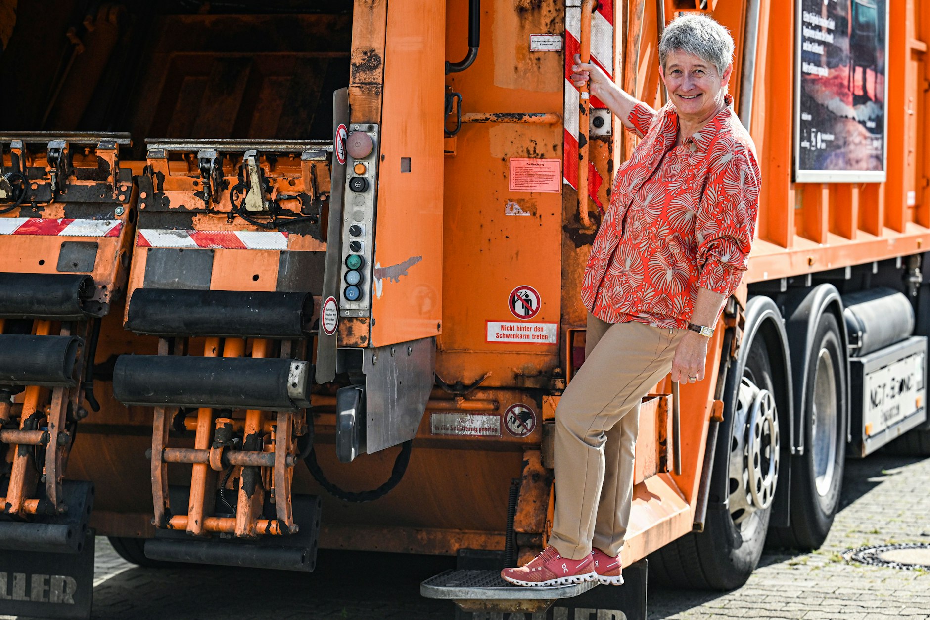 Stephanie Otto, Vorsitzende des Vorstandes der Berliner Stadtreinigung (BSR), macht auf eine beunruhigende Entwicklung aufmerksam: Es gibt immer mehr Gewalt gegenüber der BSR.