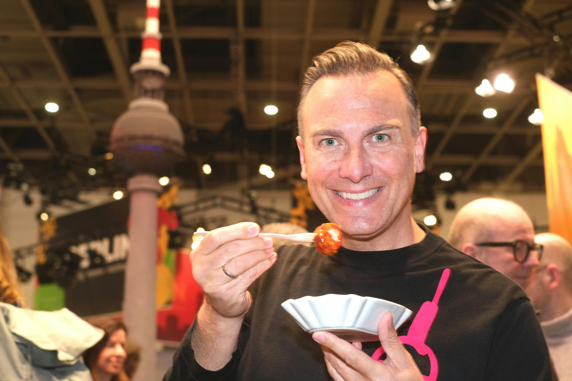 Tim Raue: Currywurst mit Geheimzutat