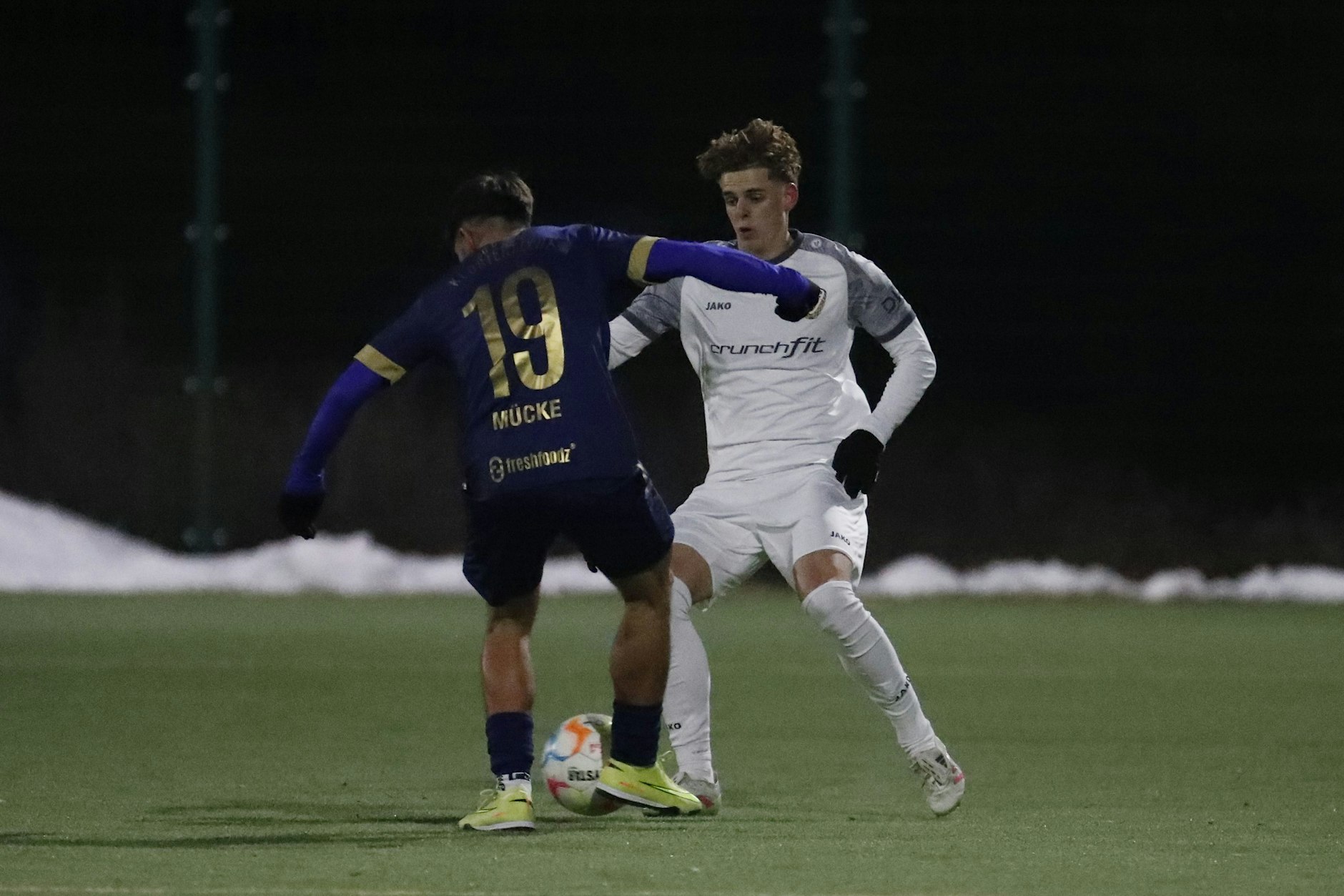 Im Test bei Union Klosterfelde ist Kevin Lebersorger (r., hier gegen Vico Mücke) schon für den BFC Dynamo am Ball.