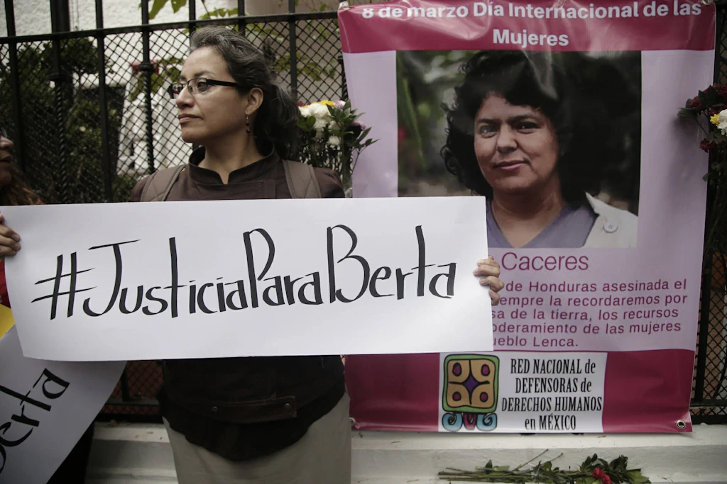 Honduras ehrt ermordete Umweltaktivistin Berta Cáceres auf neuem ...