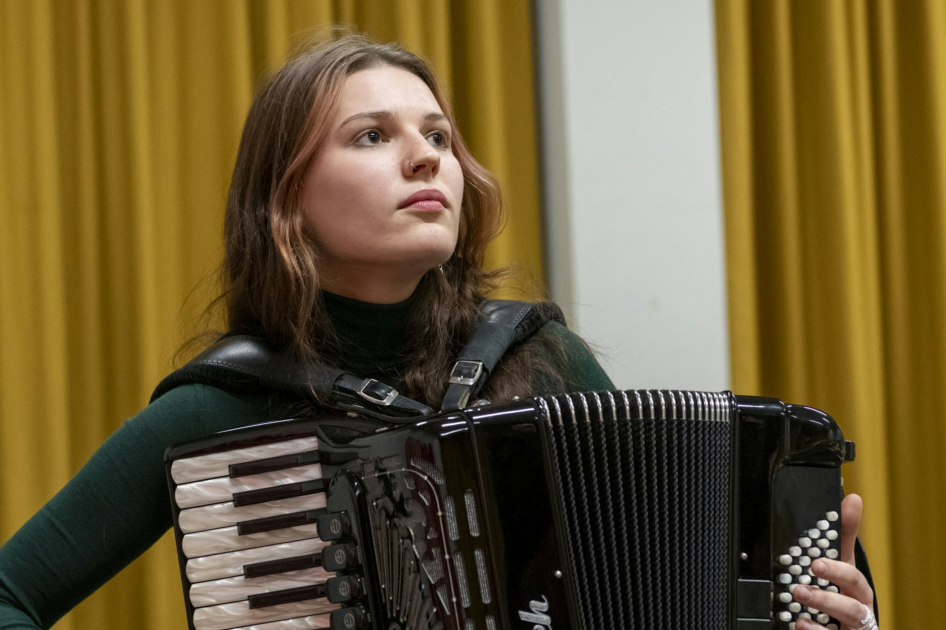 Lilia Hartung spielt seit ihrem fünften Lebensjahr Akkordeon und ist begeistert.