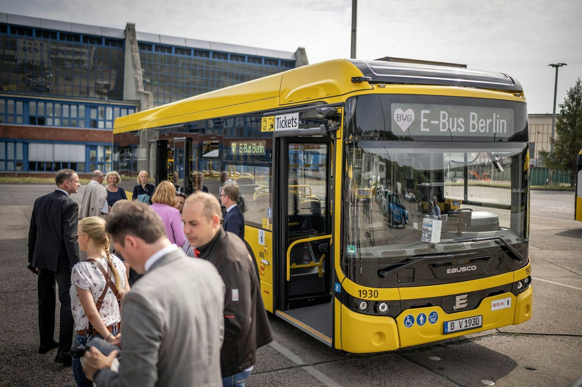 Welkom in Berlijn: Das erste Elektrofahrzeug des Typs Ebusco 2.2 wird im Sommer 2024 bei der BVG in Hohenschönhausen willkommen geheißen. Doch die damalige Euphorie ist verflogen.