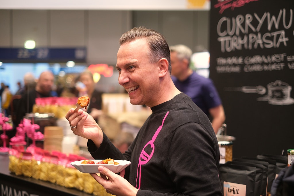 Tim-Raues-neue-Currywurst-auf-dem-Fernsehturm-kommt-aus-Bochum