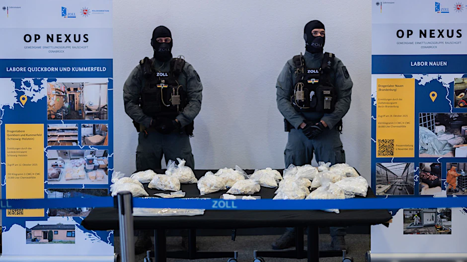 „Größter Einsatz aller Zeiten“: Europol geht gegen synthetische Drogen vor – 800 Kilo in Deutschland gefunden