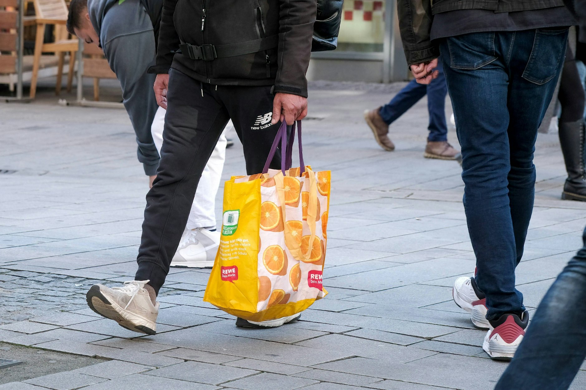 Mit Jogginghose auf die Straße? Was für die einen völlig normal ist, kostet andere viel Überwindung.