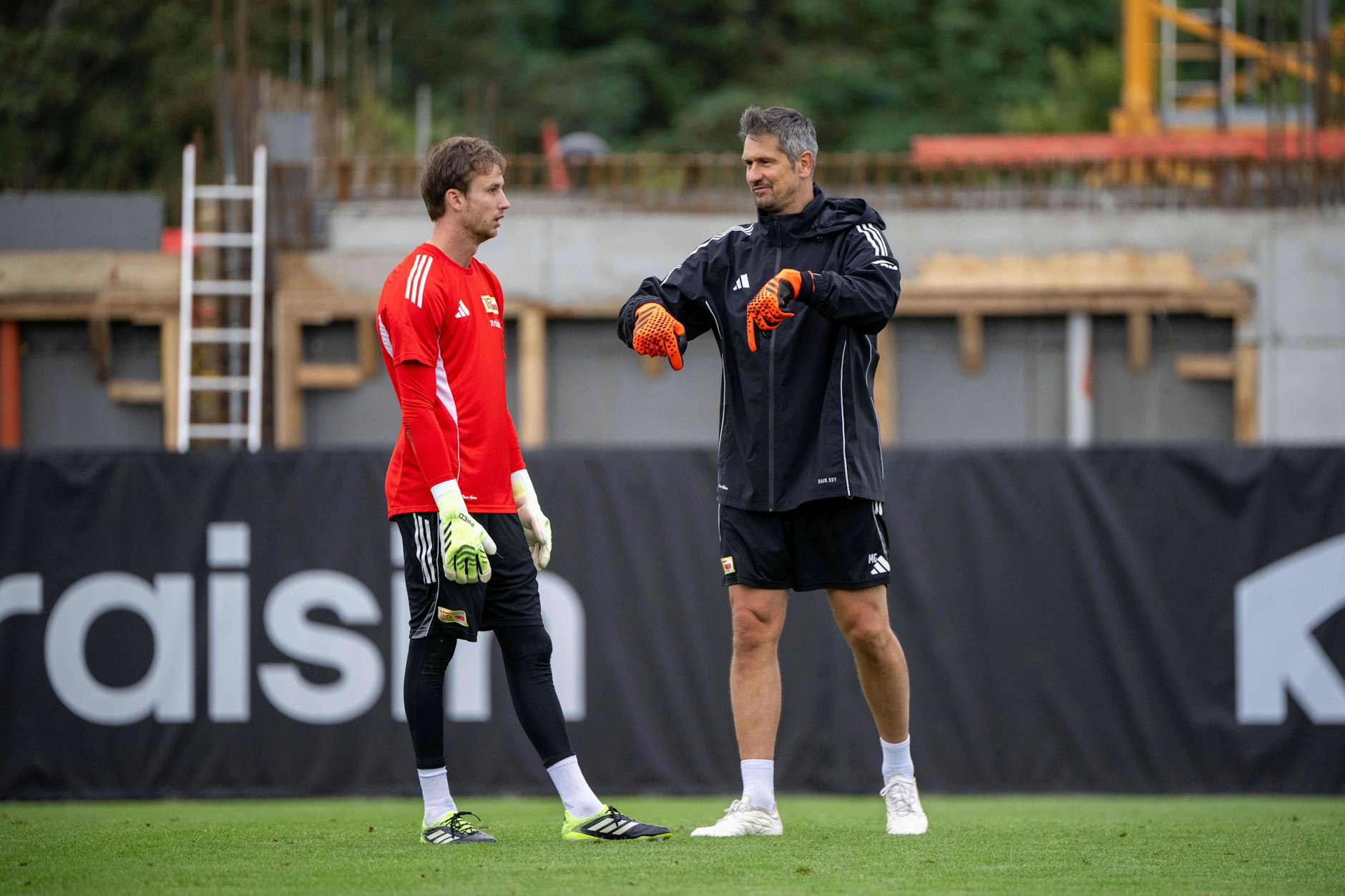 Torhüter Frederik Rönnow und Torwarttrainer Michael Gspurning bilden seit Jahren ein starkes Team beim 1. FC Union Berlin.