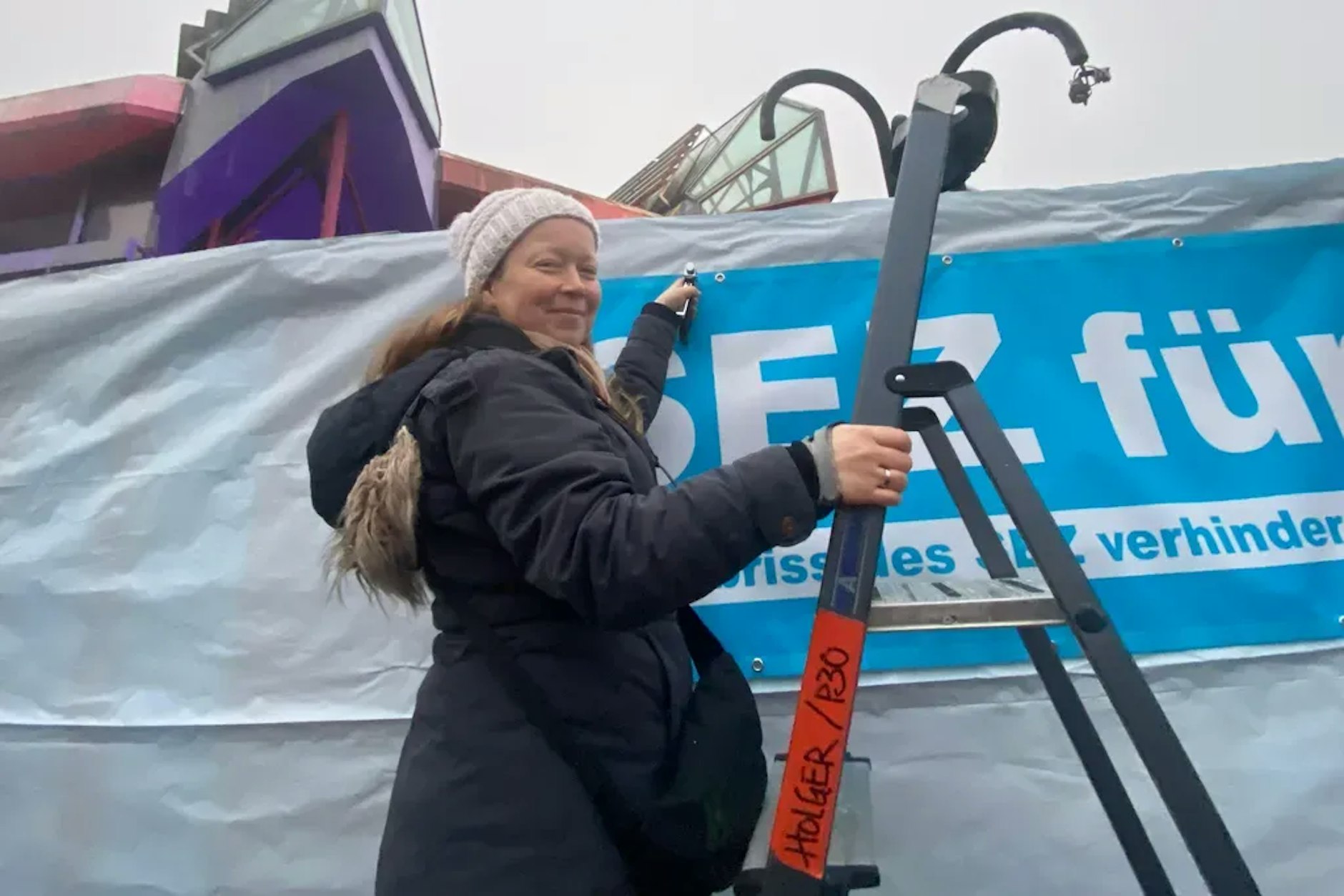 Susanne Lorenz von der Bürgerinitiative macht sich gegen den Abriss des SEZ stark.