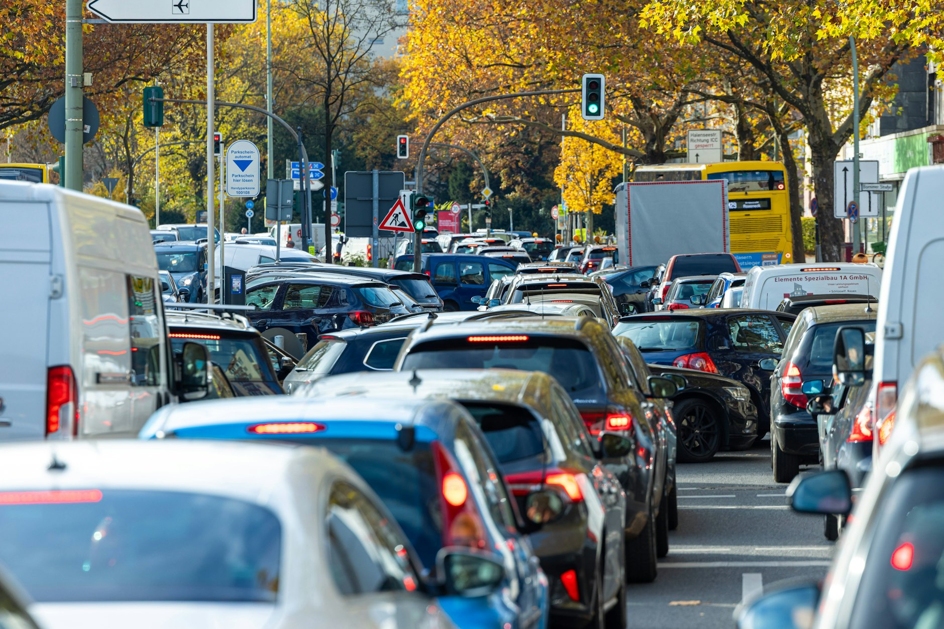 Wegen großer SUVs, weniger Homeoffice und allgemeiner Stadtflucht ist das Verkehrsaufkommen in Berlin noch schlimmer geworden.